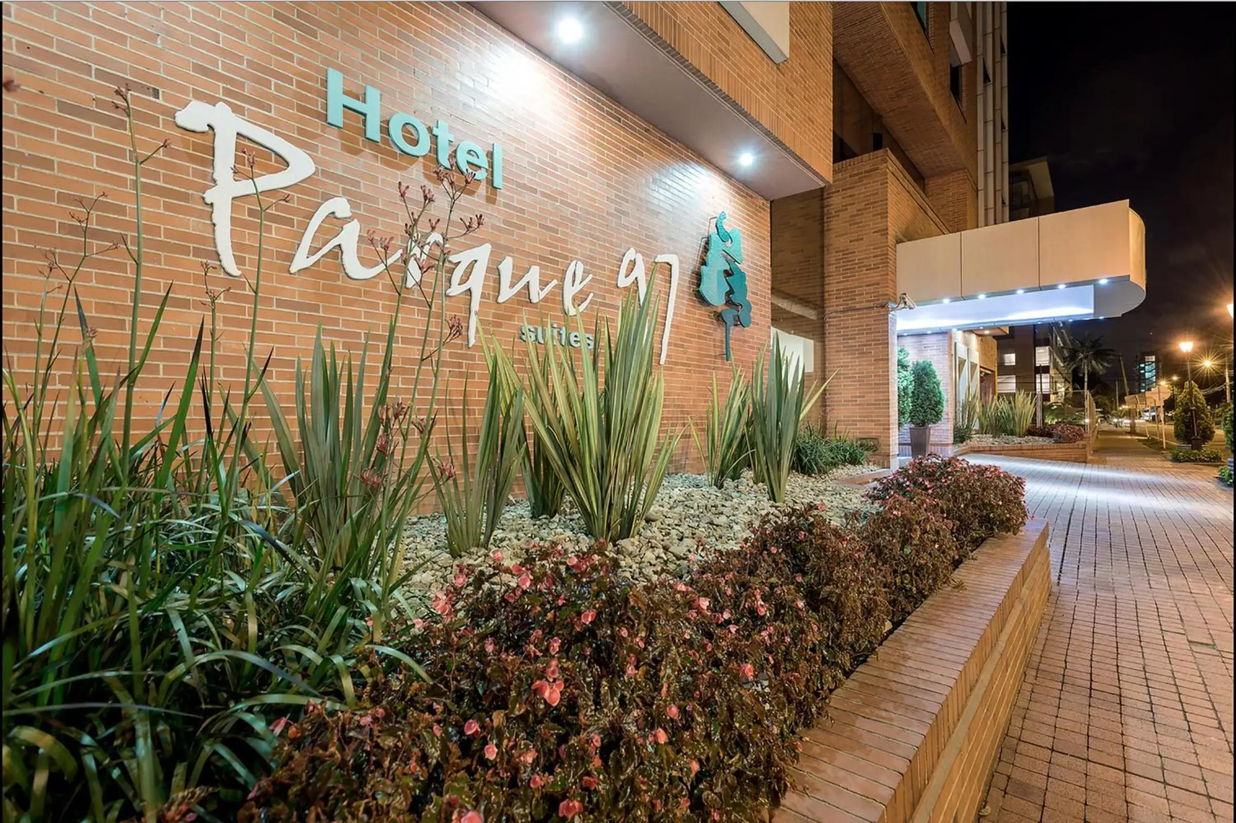 Facade/entrance in Hotel Parque 97 Suites