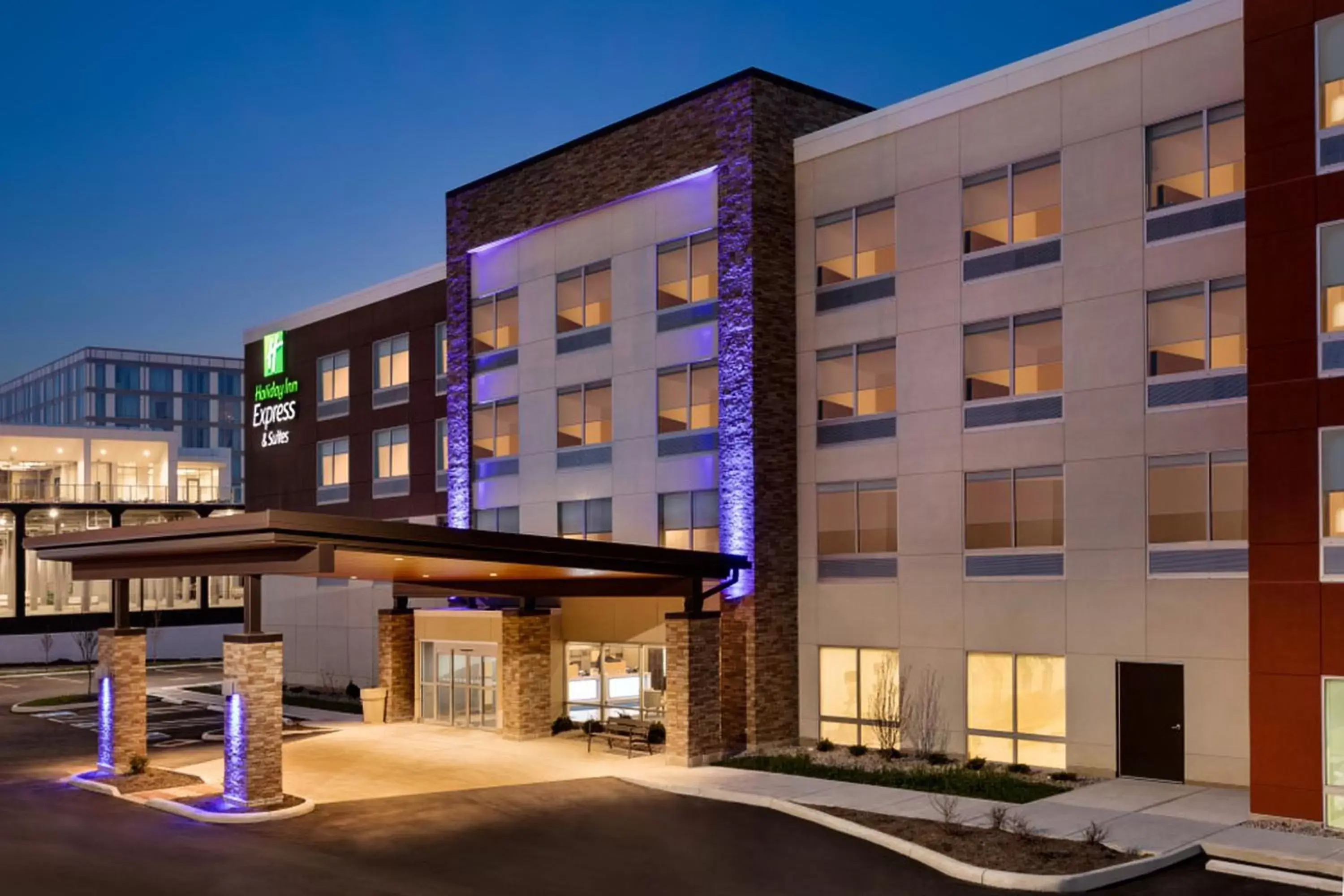 Property building in Holiday Inn Express & Suites - Cincinnati NE - Red Bank Road, an IHG Hotel