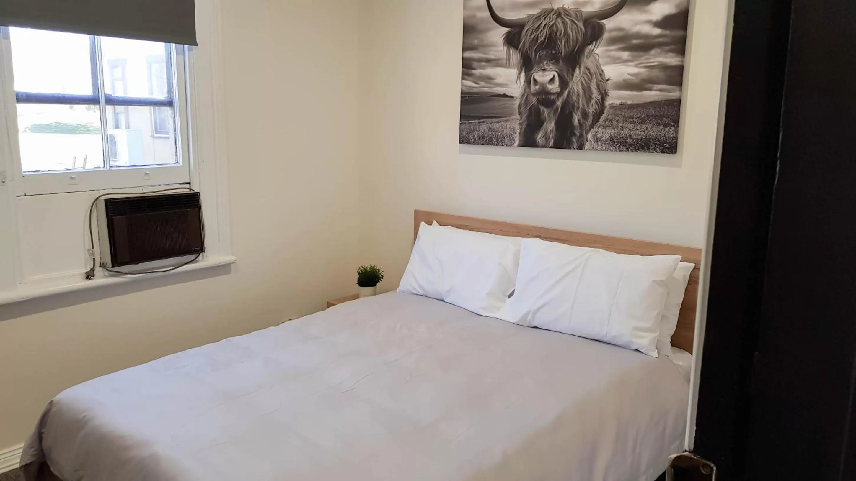 Photo of the whole room, Bed in Argyle Hotel Southern Highlands