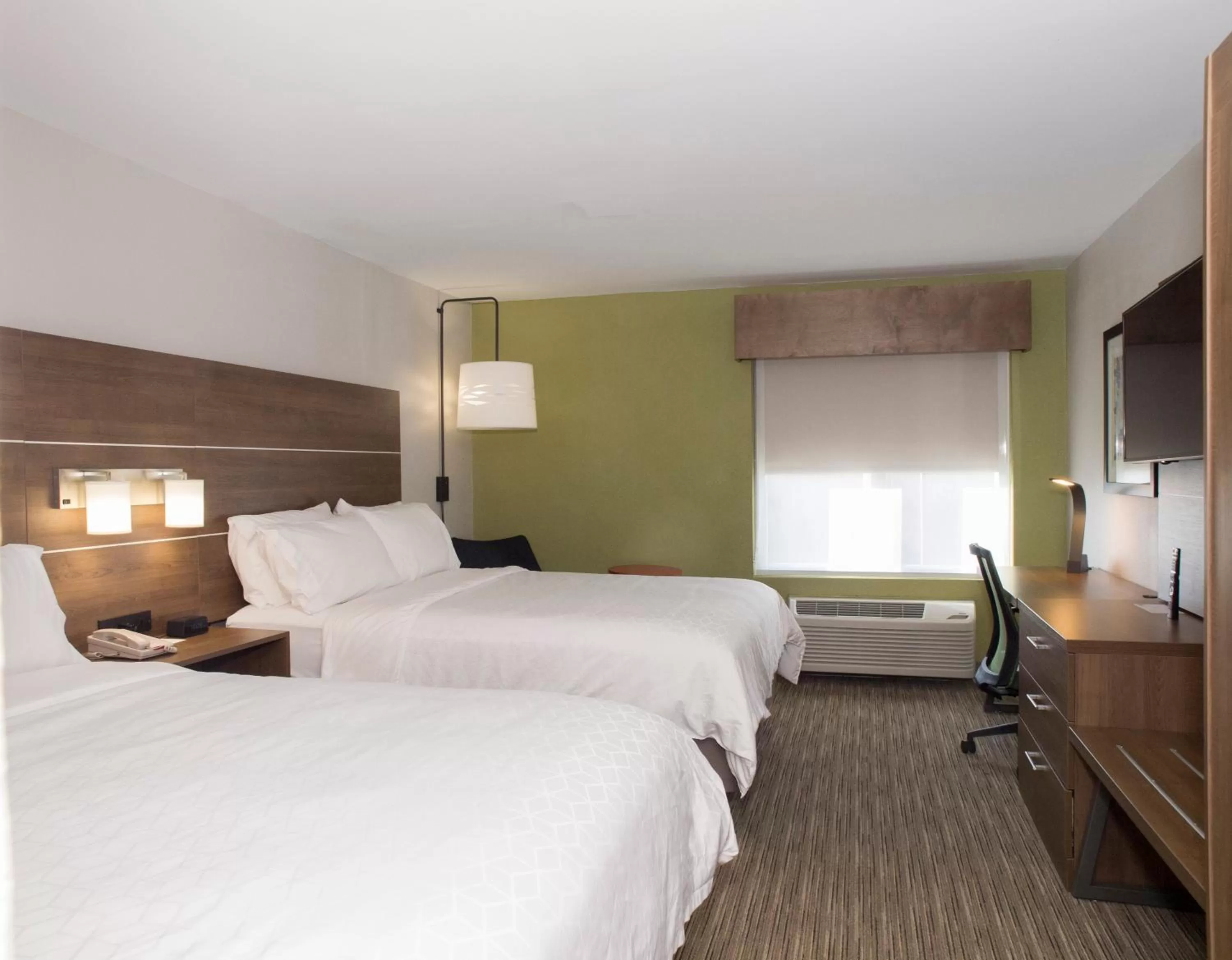 Photo of the whole room, Bed in Holiday Inn Express Hotel & Suites Madison by IHG