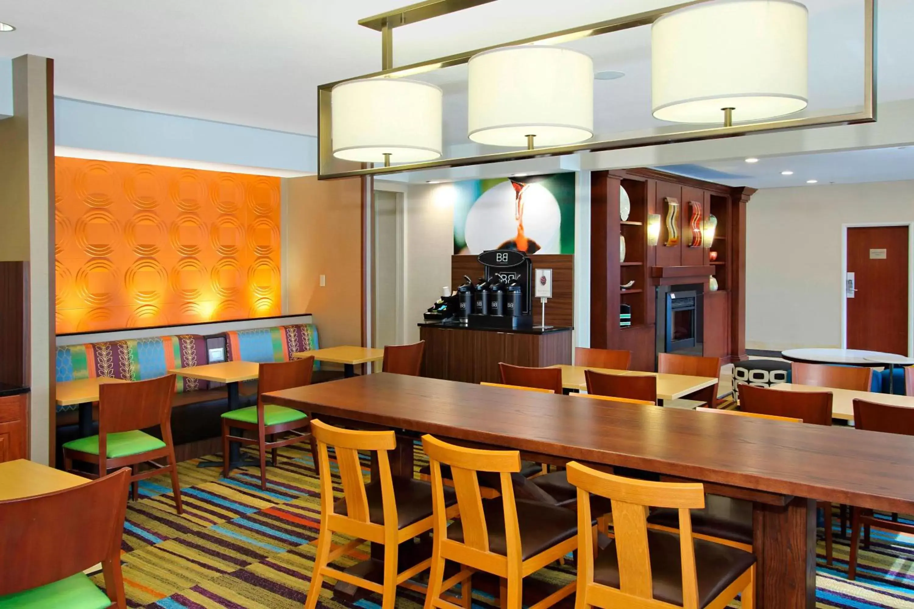 Restaurant/places to eat, Lounge/Bar in Fairfield Inn & Suites Colorado Springs South