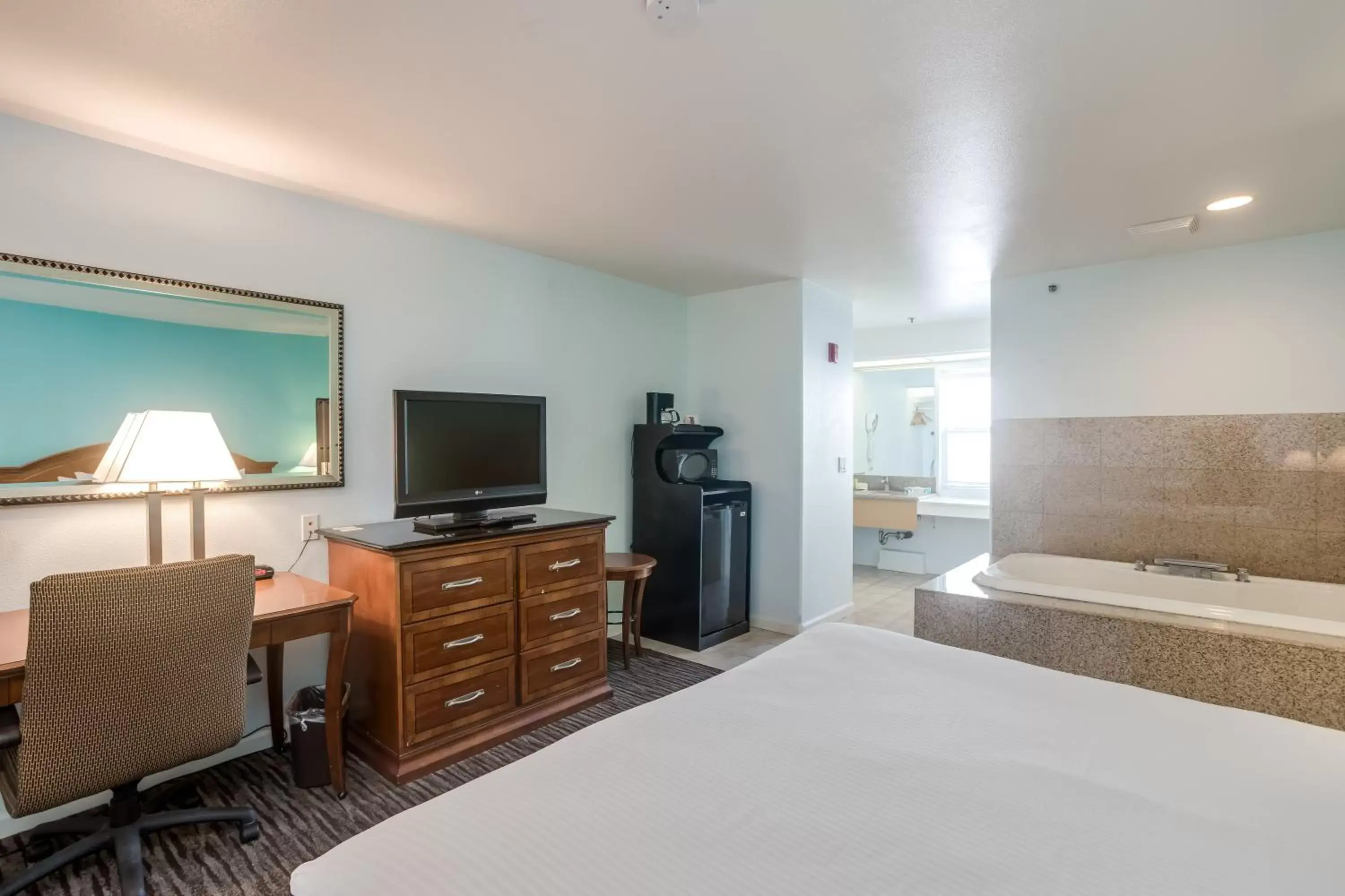 Photo of the whole room, Bed in Pacifica Beach Hotel