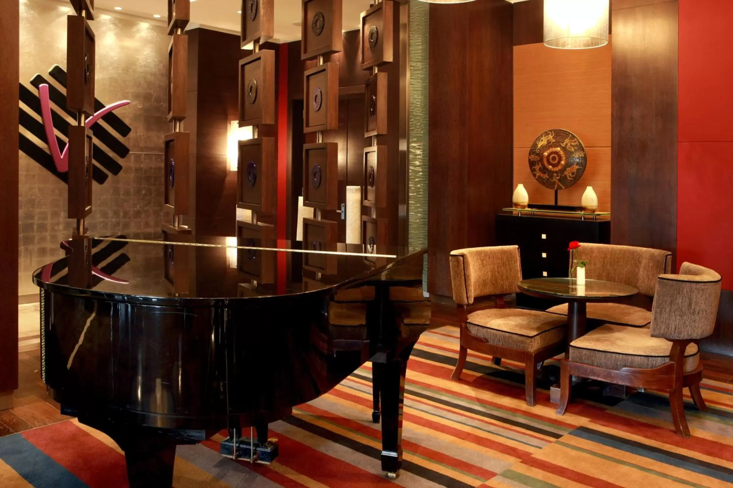 Restaurant/places to eat, Lounge/Bar in Crowne Plaza Amman, an IHG Hotel