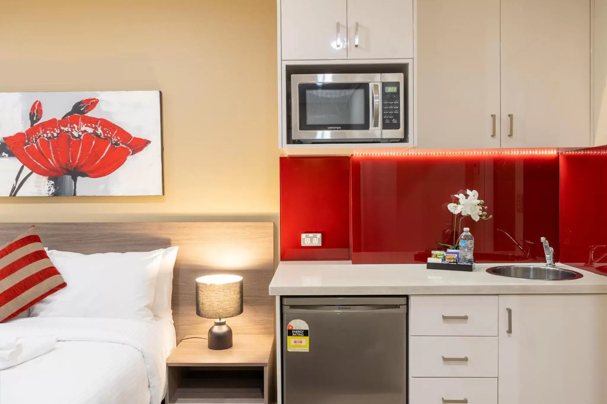 Bedroom, Kitchen/Kitchenette in Best Western Plus Camperdown Suites