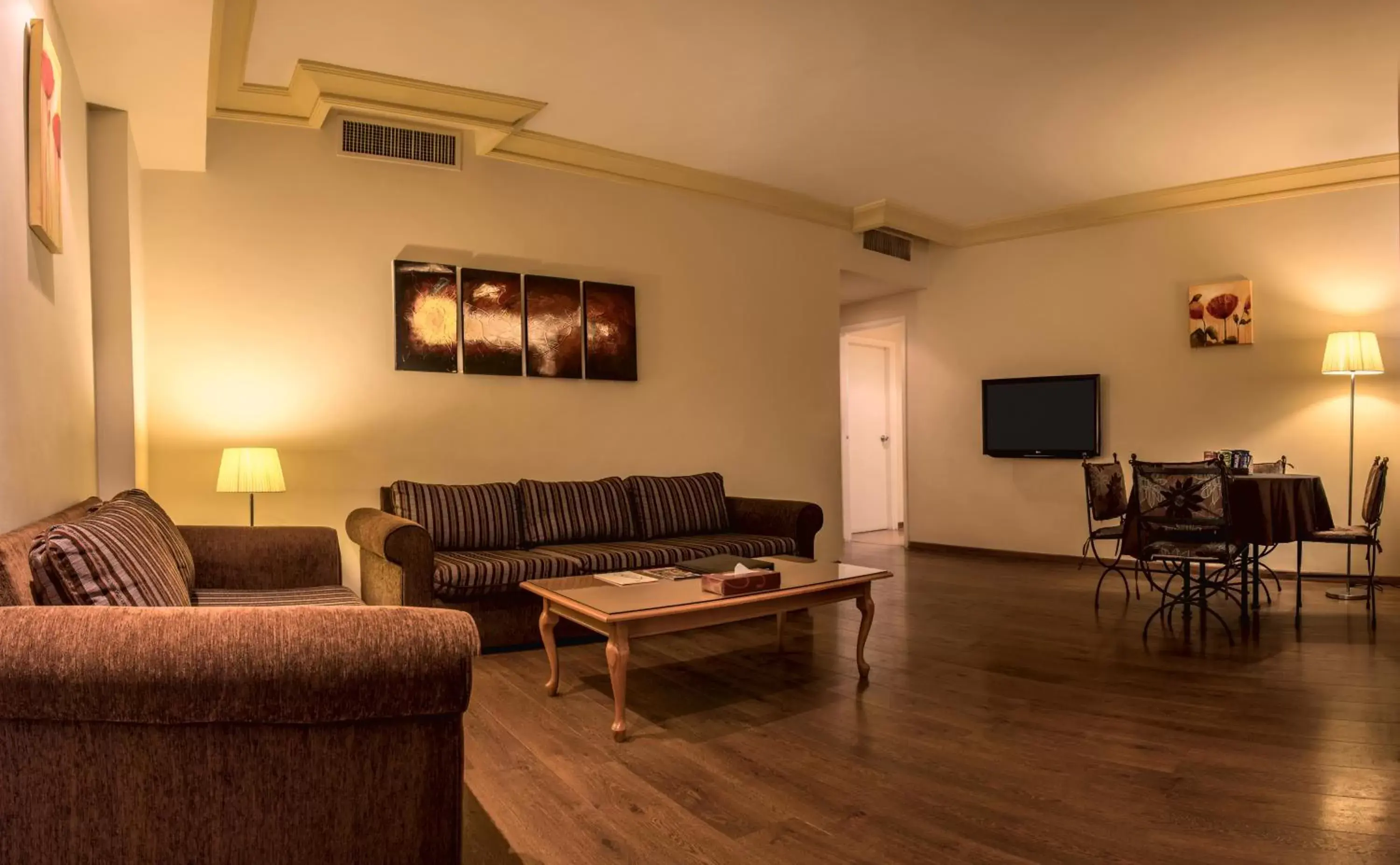 Two-Bedroom Suite in Rawche Universal Apartments Two-Bedroom Suite in Rawche Universal Apartments