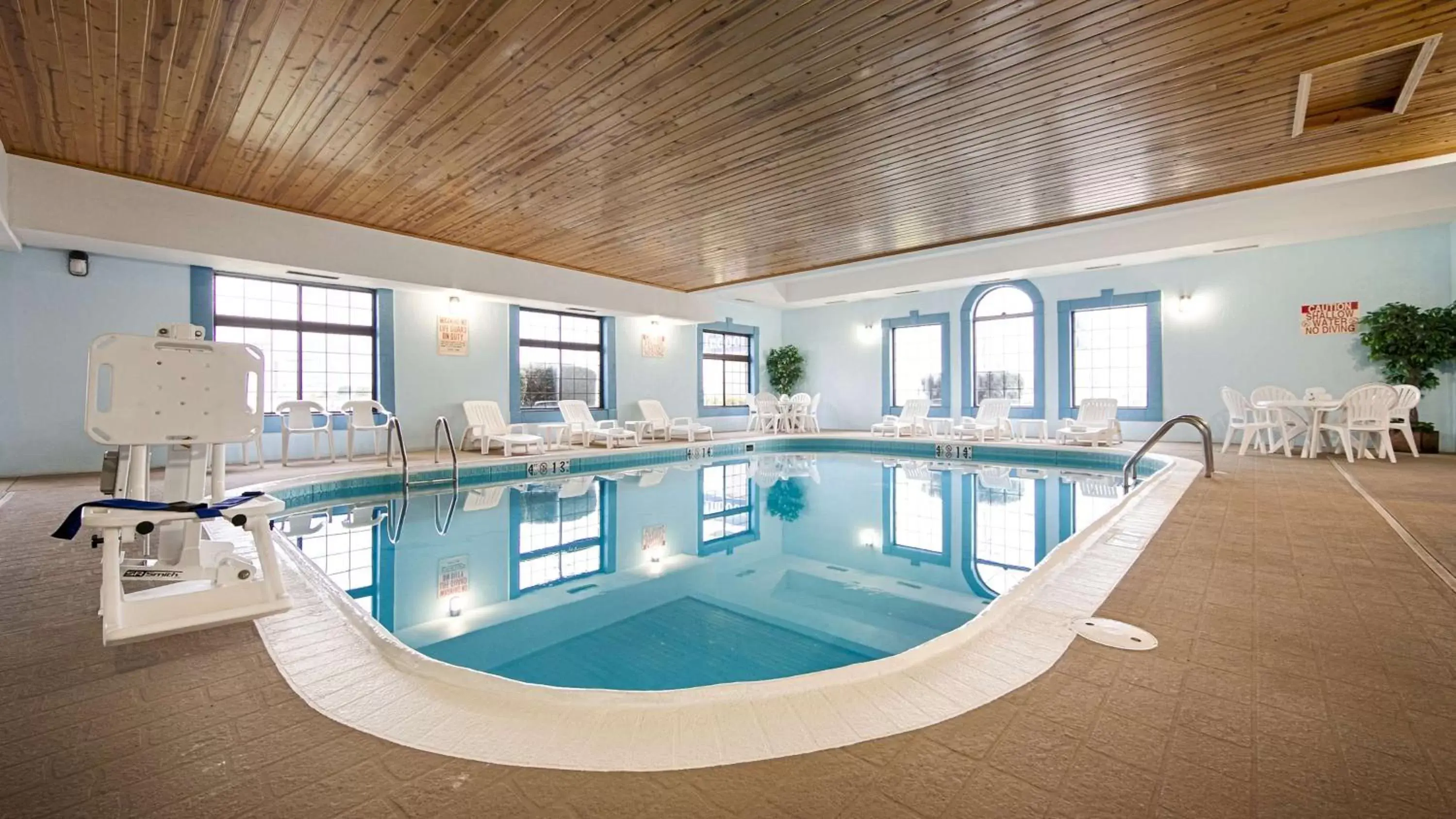 On site, Swimming Pool in Best Western Pontiac Inn