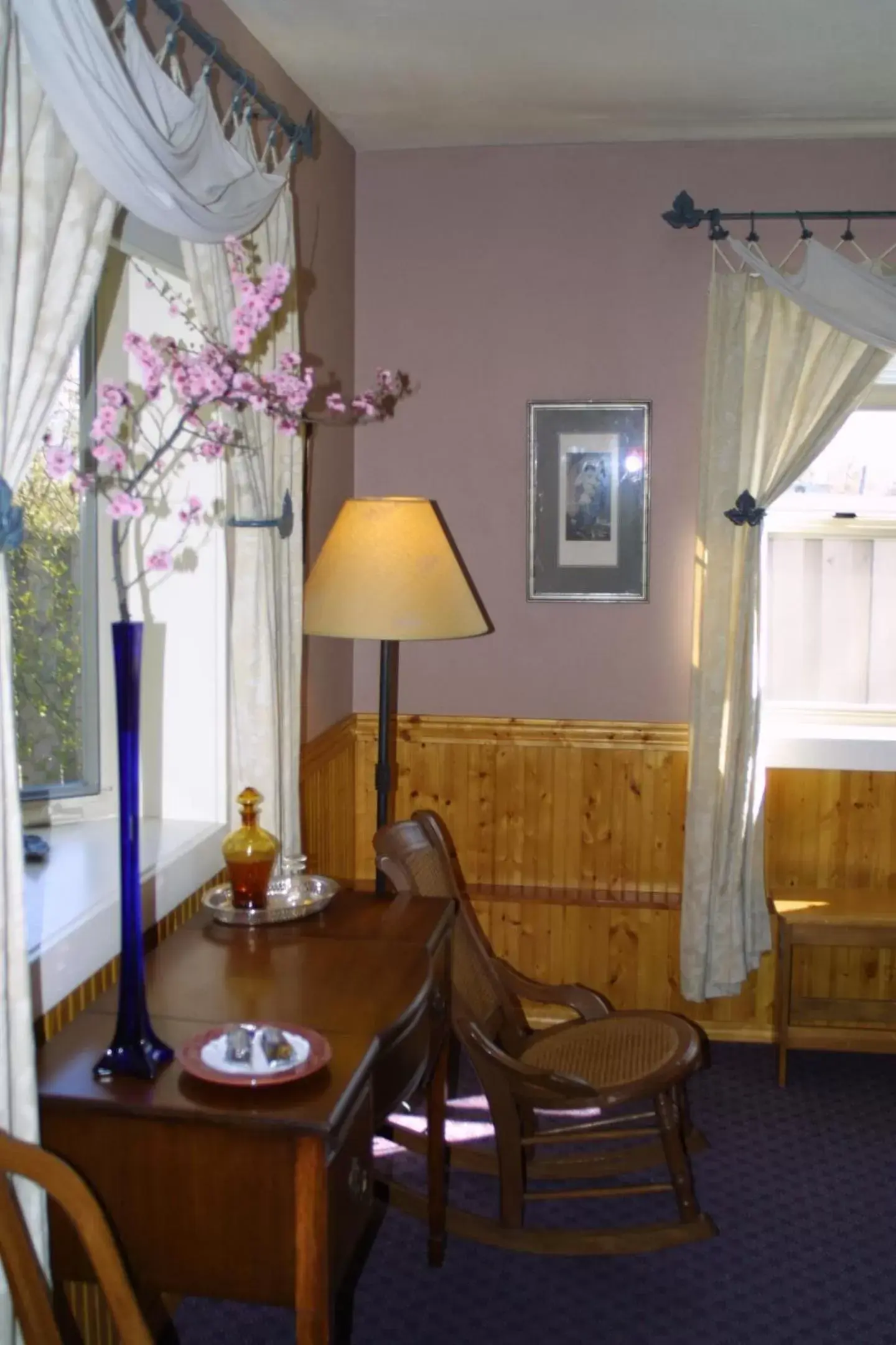 Seating Area in Arden Forest Inn