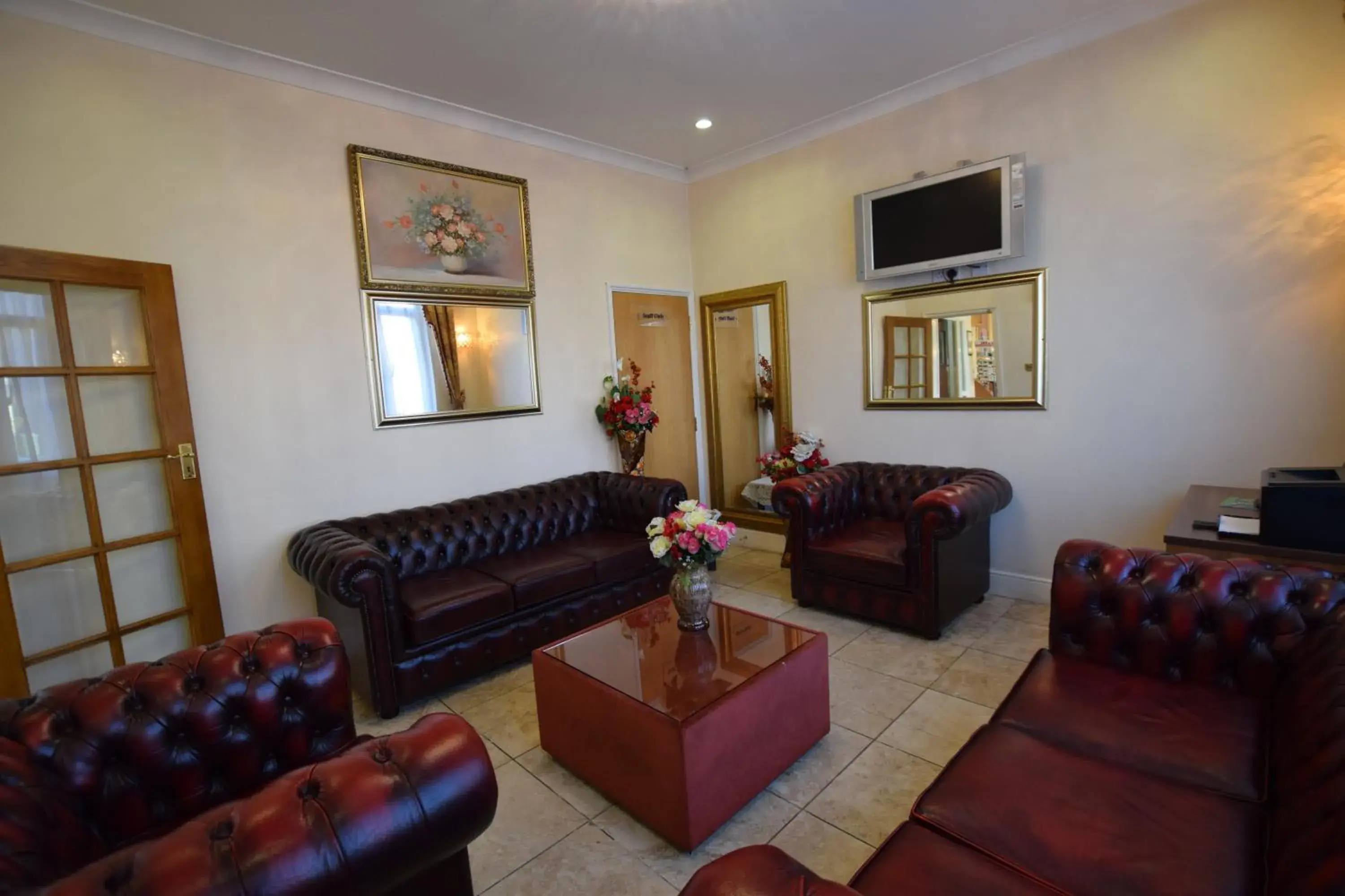 Living room in Cranbrook Hotel Living room in Cranbrook Hotel