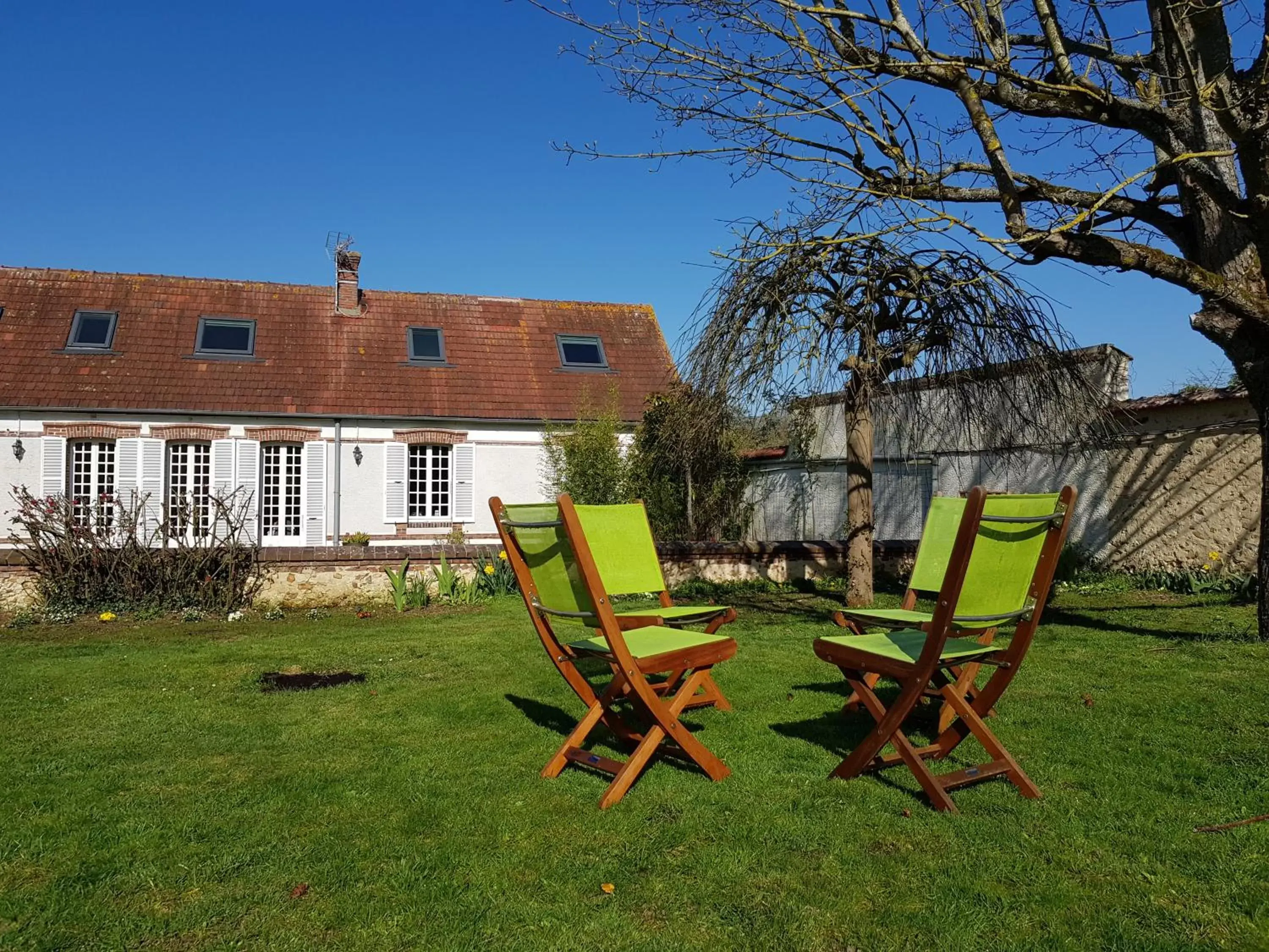 Garden view, Property Building in L'havre de Saint Germain