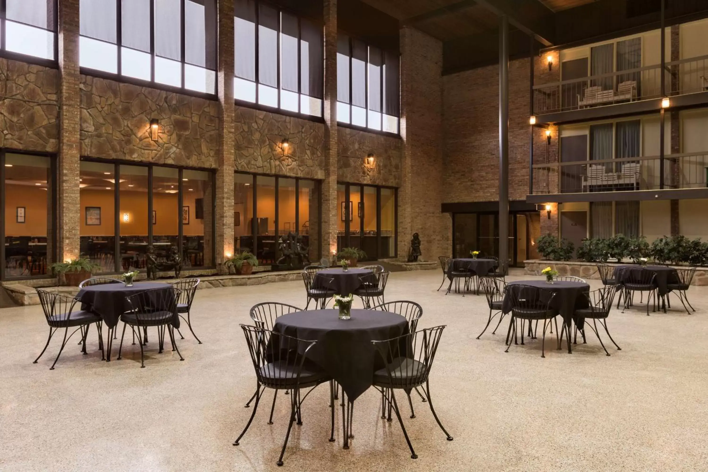 Lobby or reception, Restaurant/Places to Eat in Park Inn By Radisson Sharon