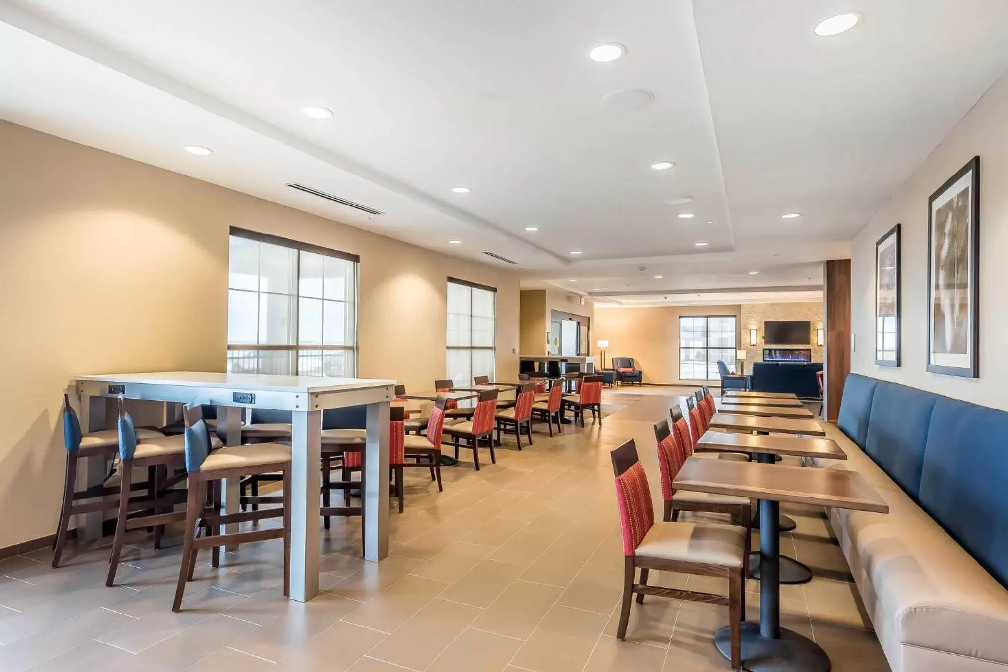 Property building, Restaurant/Places to Eat in Comfort Inn & Suites Sidney I-80