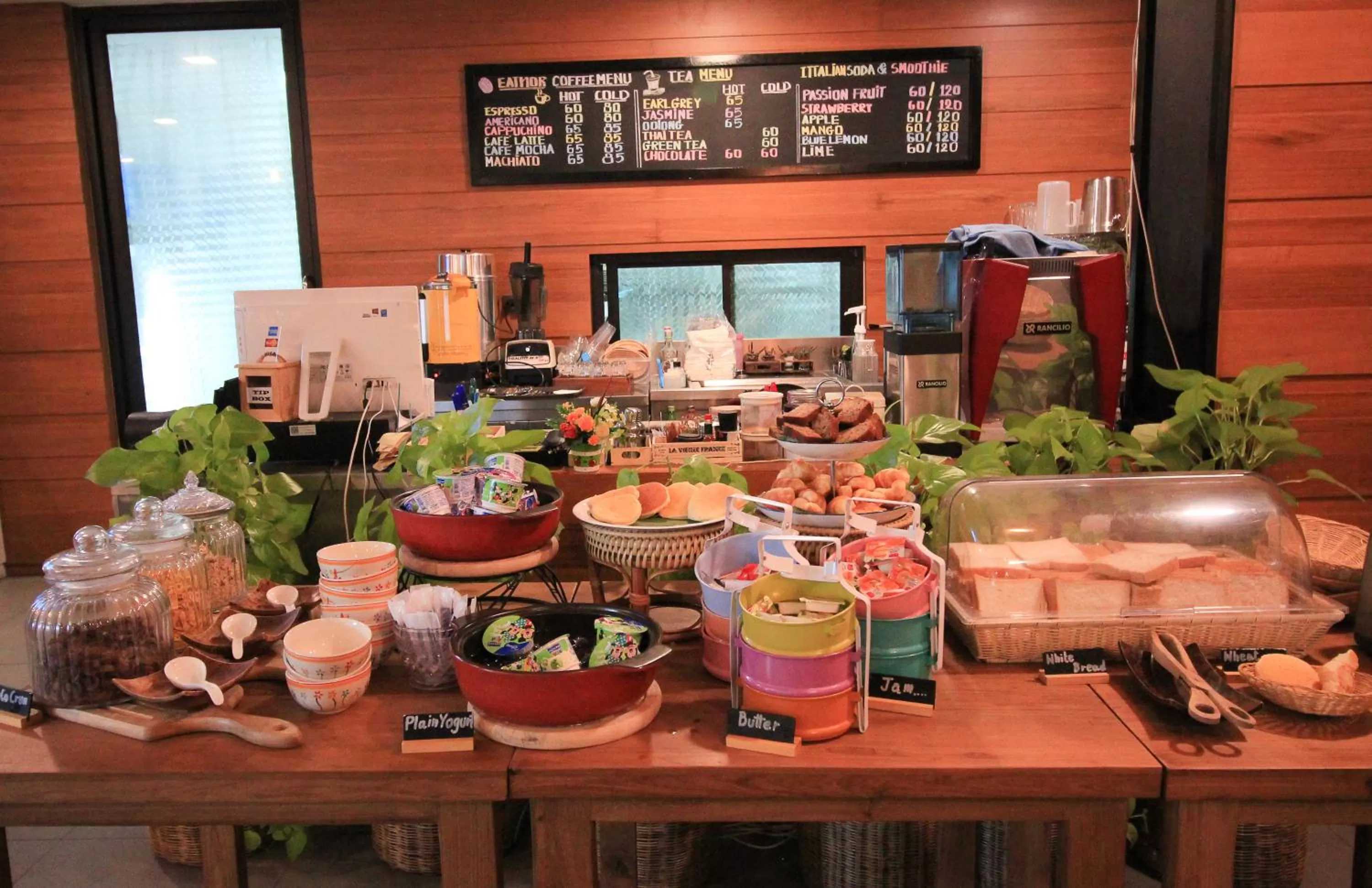 Food and drinks in Cmor by Recall Hotels SHA Extra Plus