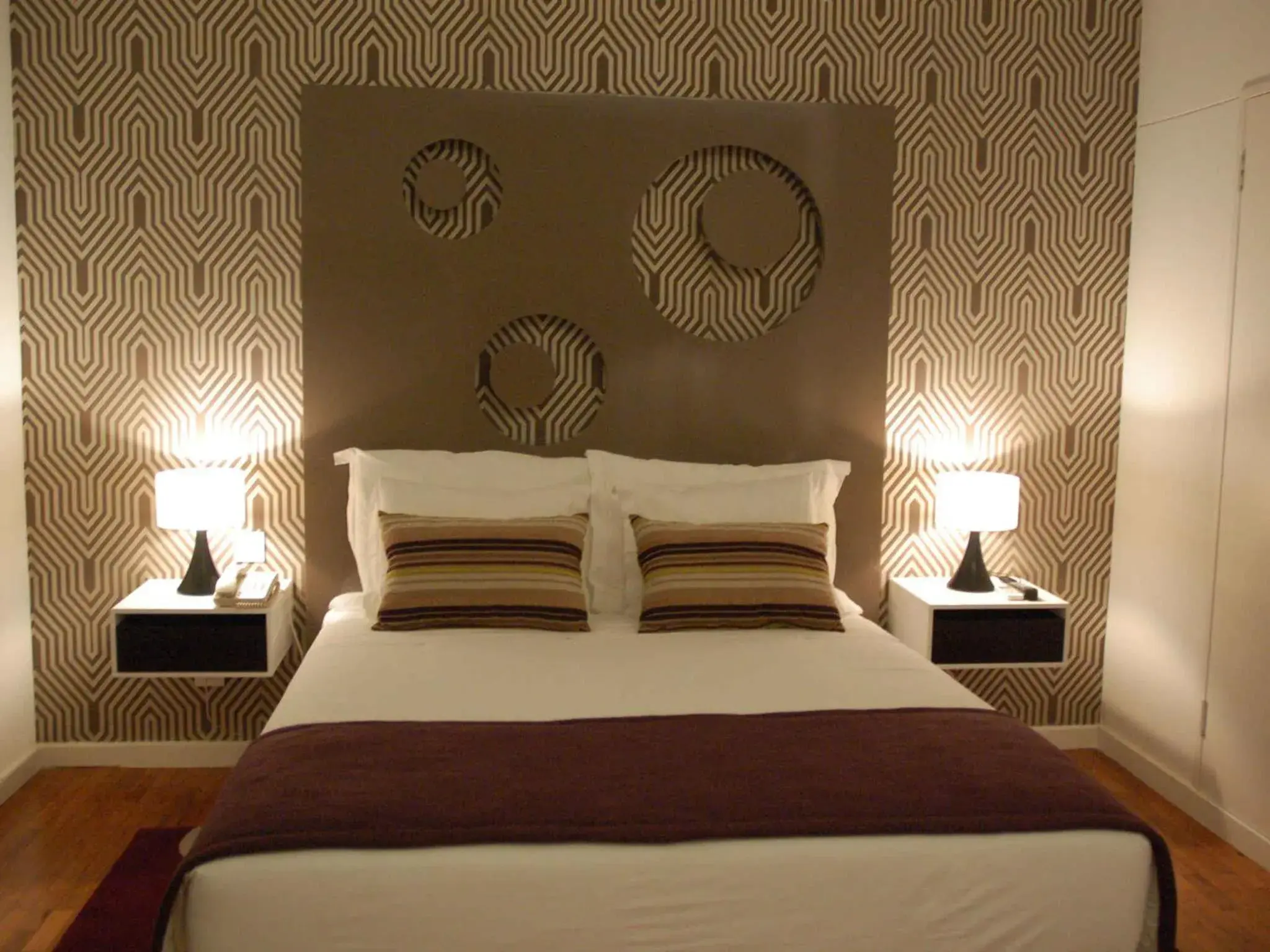 Bed, Room Photo in Tivoli Maputo