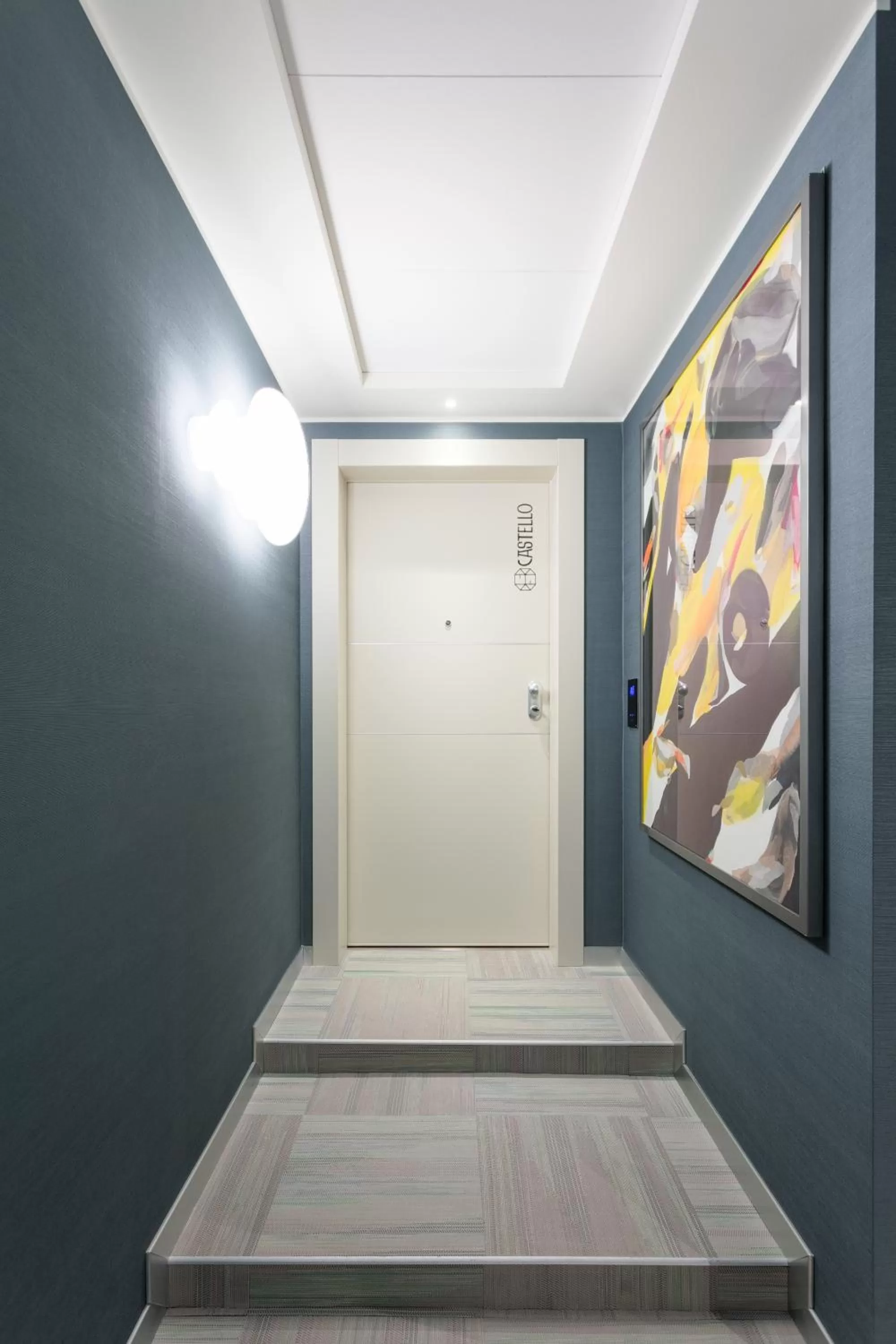 Decorative detail in Sant'Ambrogio Apartments, Reception h24