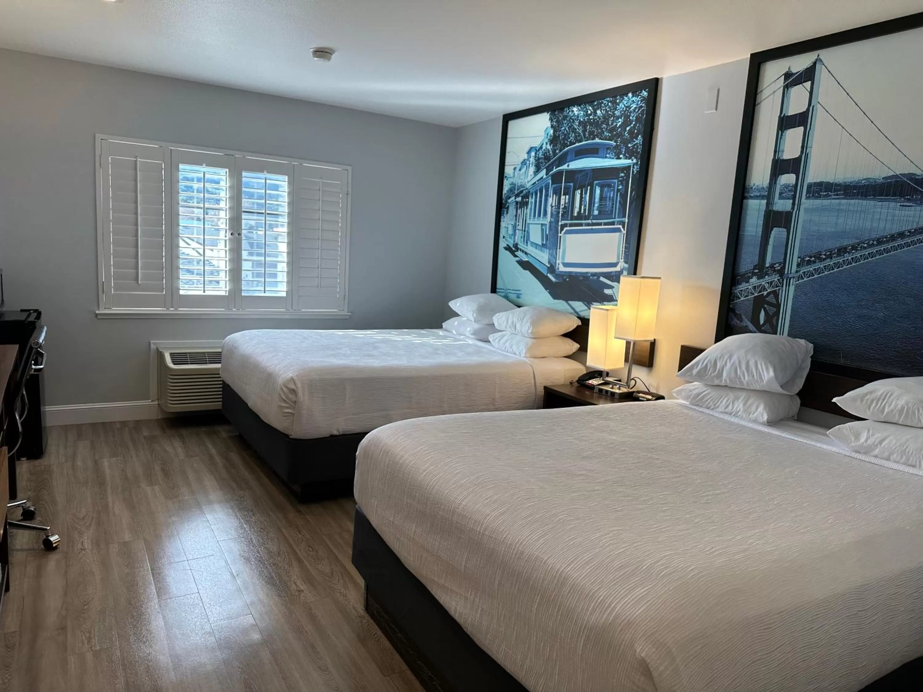 Bed in Super 8 by Wyndham San Bruno /SF Intl Arpt West