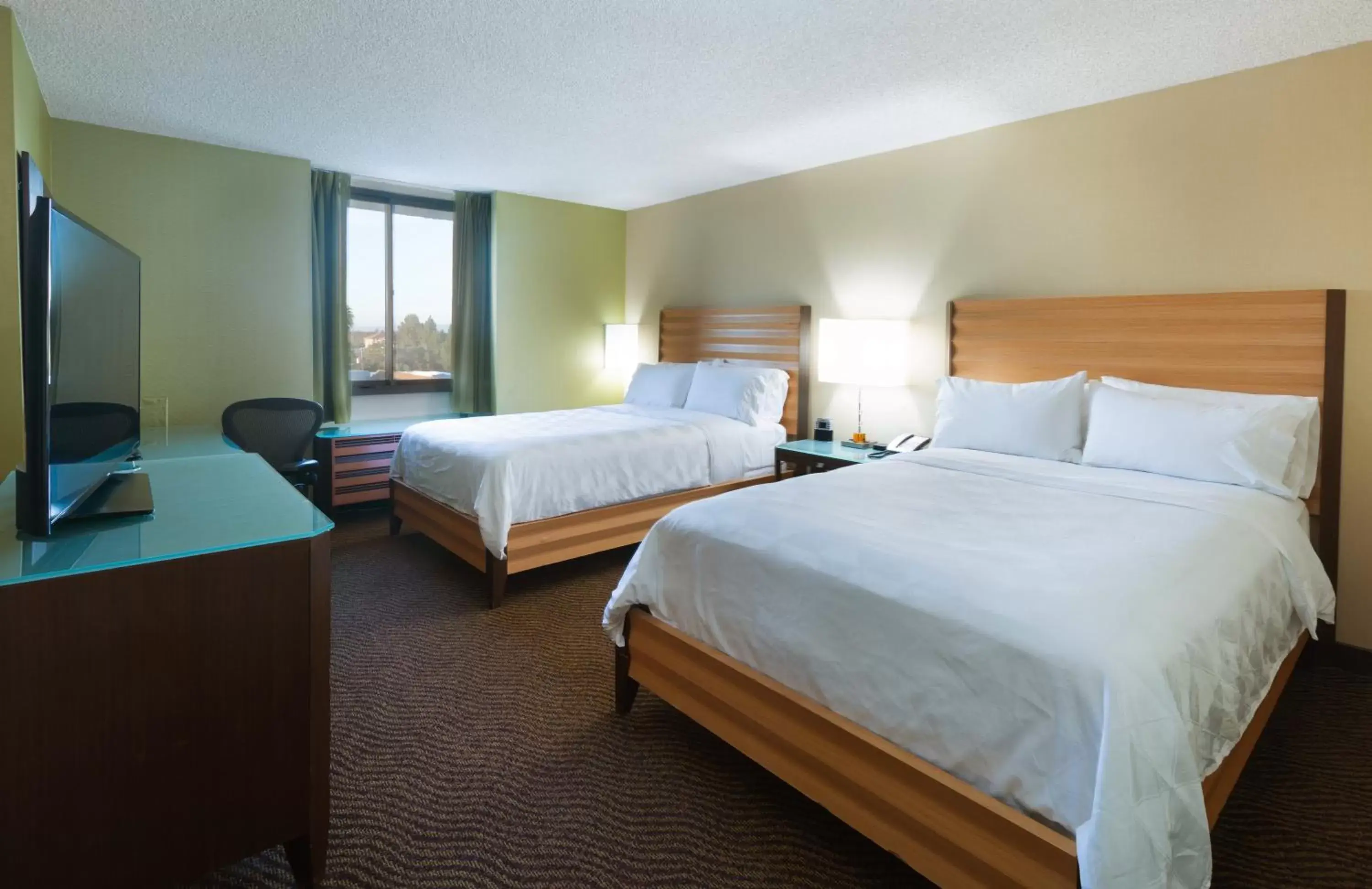 Photo of the whole room, Bed in Holiday Inn San Jose-Silicon Valley, an IHG Hotel
