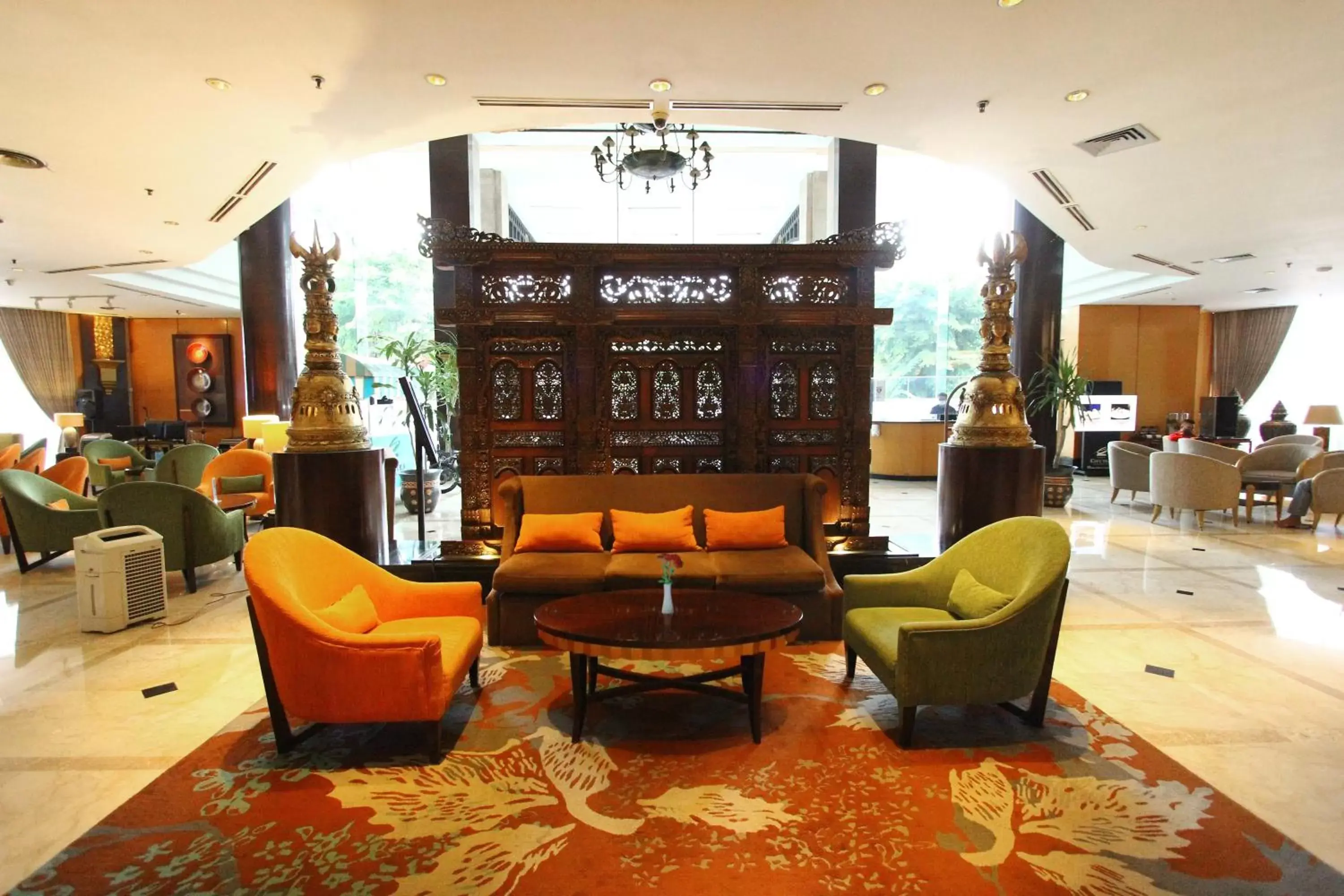 Lobby or reception, Lounge/Bar in Hotel Ciputra Semarang managed by Swiss-Belhotel International