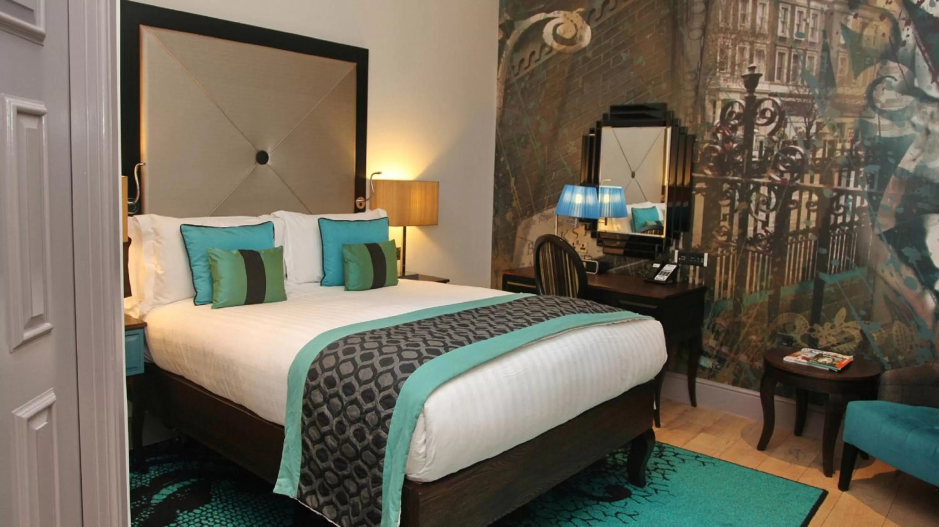 Photo of the whole room, Bed in Hotel Indigo London - Kensington by IHG