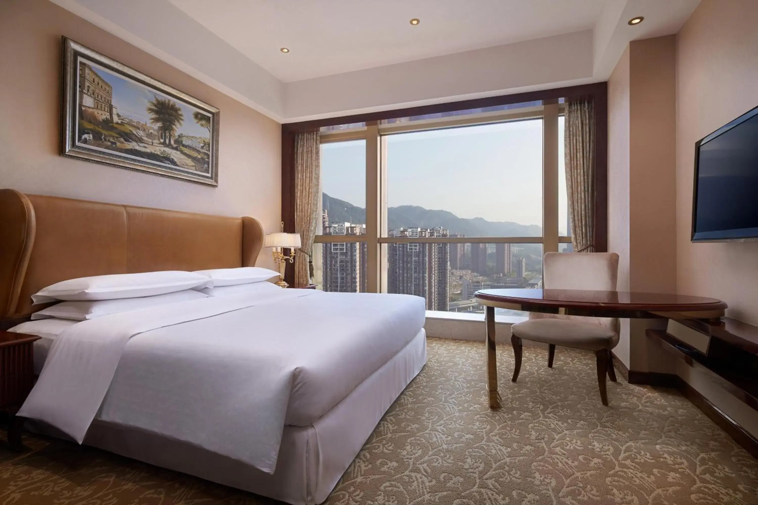 Photo of the whole room, Mountain View in Sheraton Chongqing Hotel