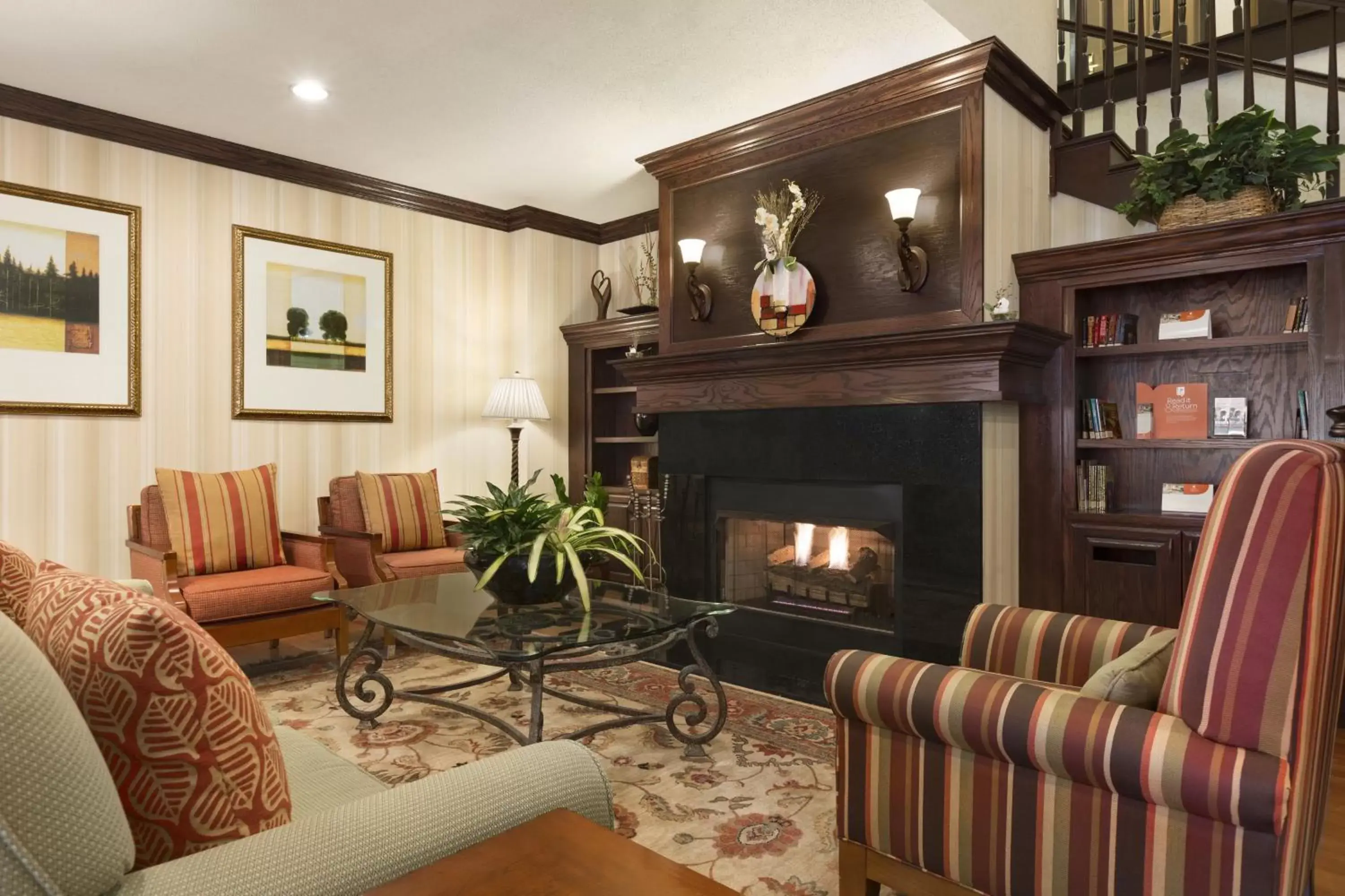 Lobby or reception, Seating Area in Country Inn & Suites by Radisson, Asheville at Asheville Outlet Mall, NC