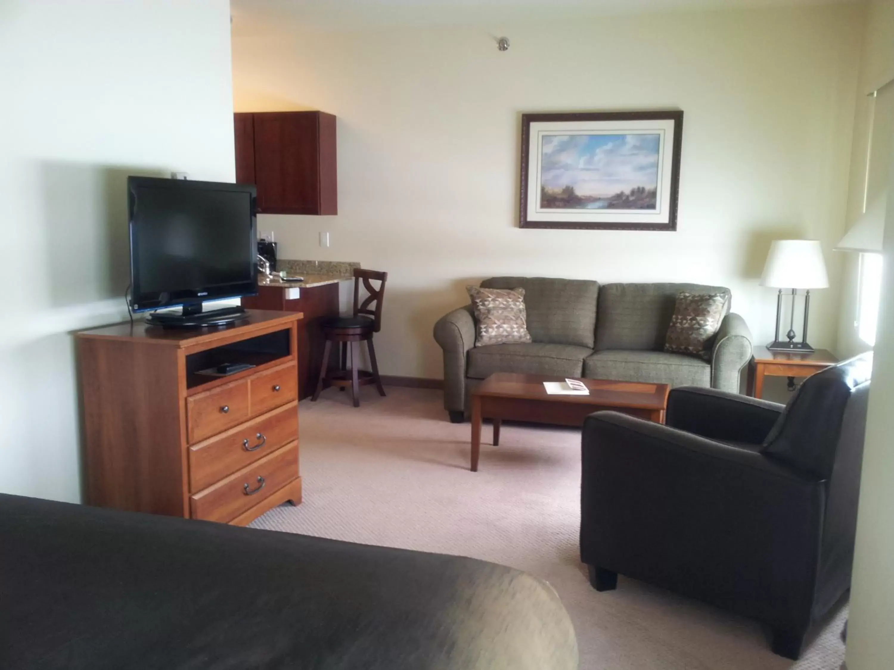 Seating area, TV/Entertainment Center in Extended Stay Americas Suites - Minot