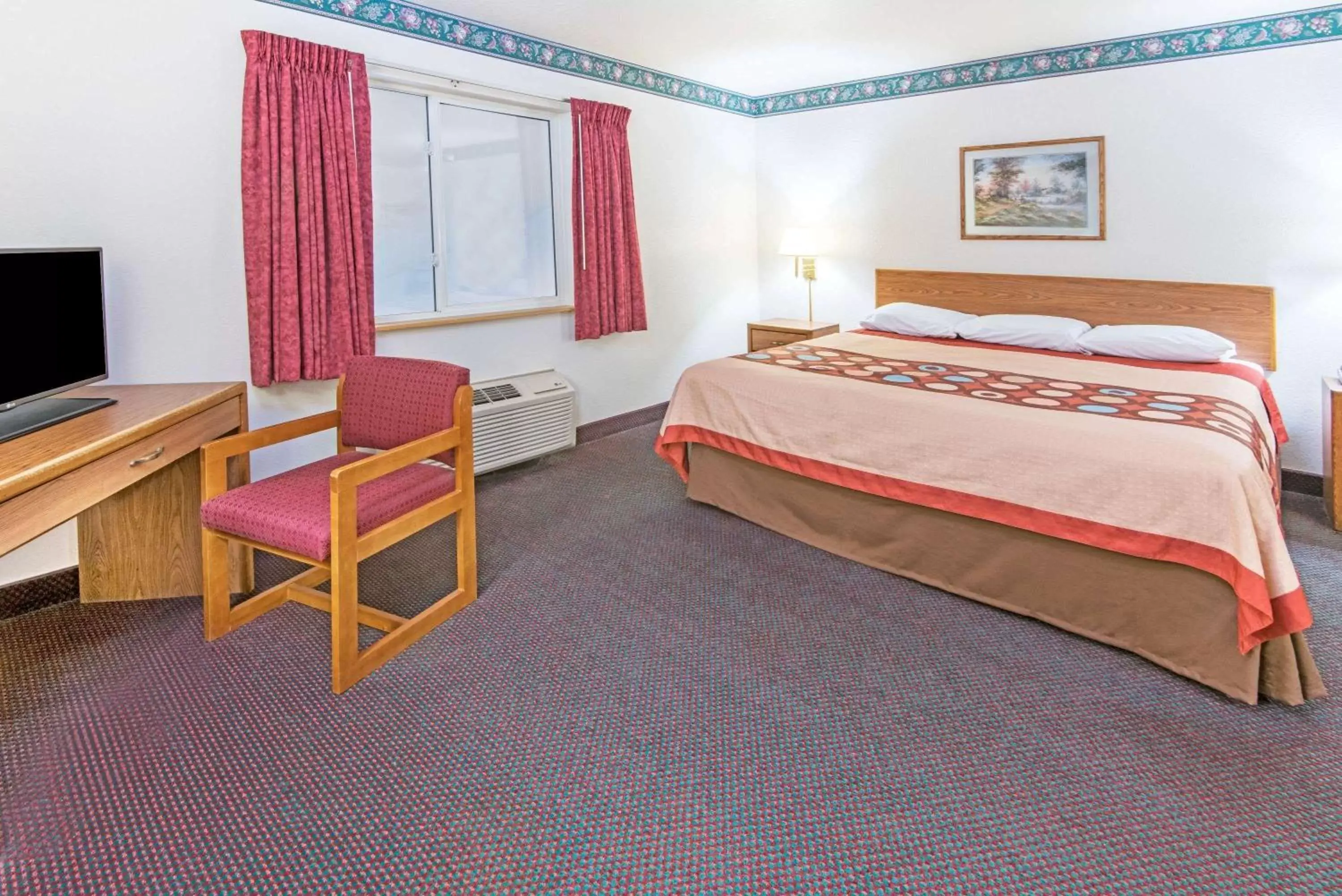 Photo of the whole room, Bed in Super 8 by Wyndham Richfield Area