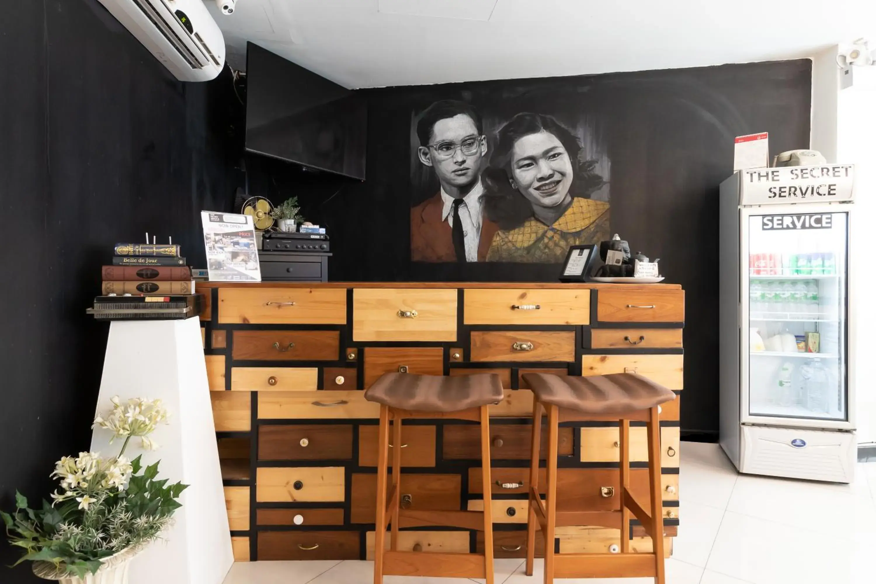 Lobby or reception in The Secret Service Lobby or reception in The Secret Service