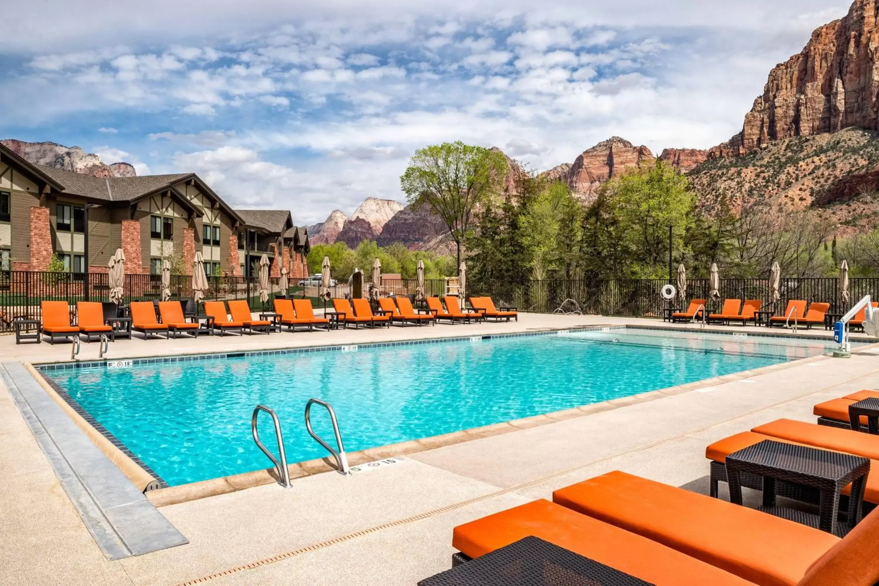 Swimming Pool in SpringHill Suites by Marriott Springdale Zion National Park