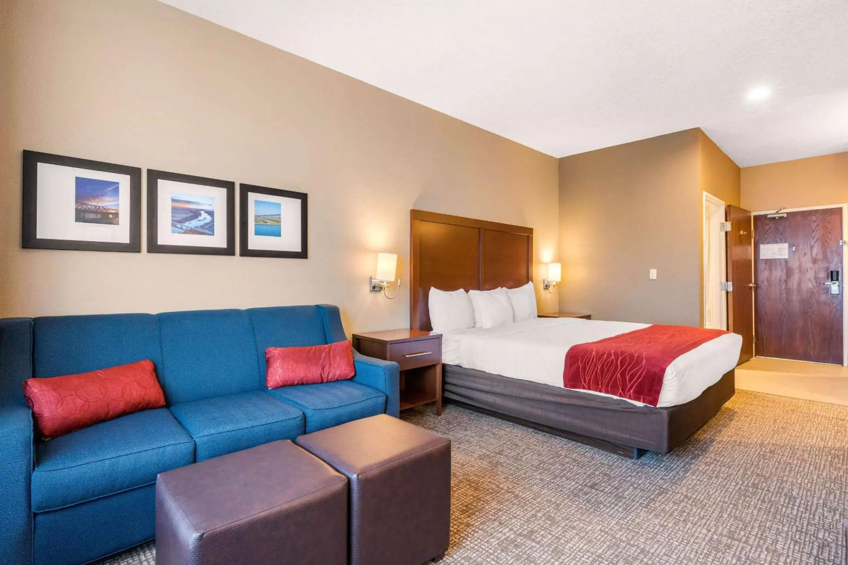 Photo of the whole room in Comfort Inn Lathrop Stockton Airport