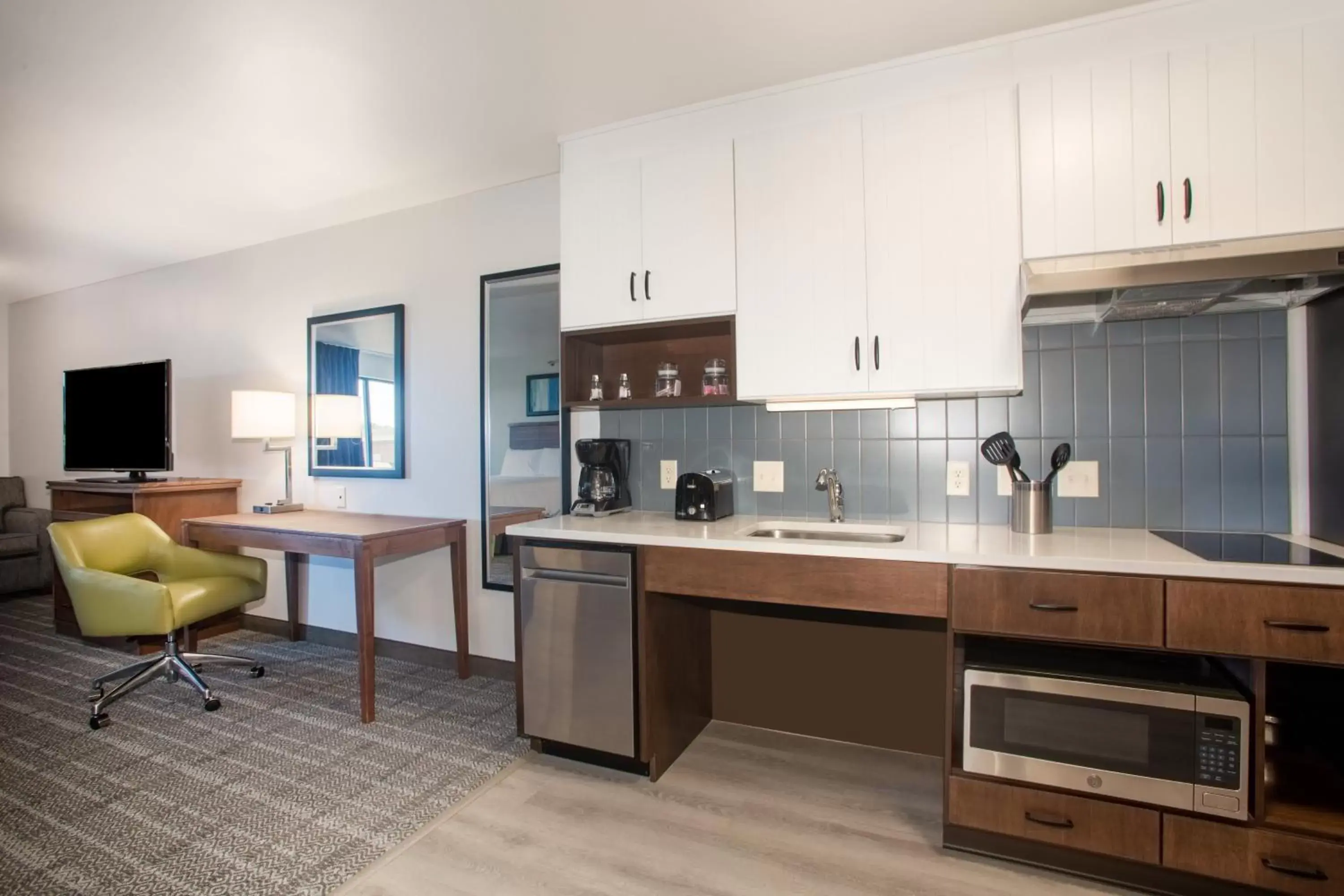 Photo of the whole room, Kitchen/Kitchenette in Staybridge Suites - Sioux Falls Southwest, an IHG Hotel