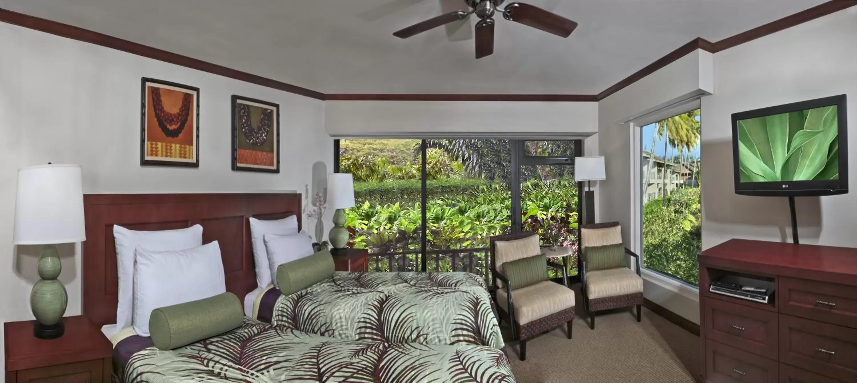 Photo of the whole room, Seating Area in Napili Kai Beach Resort