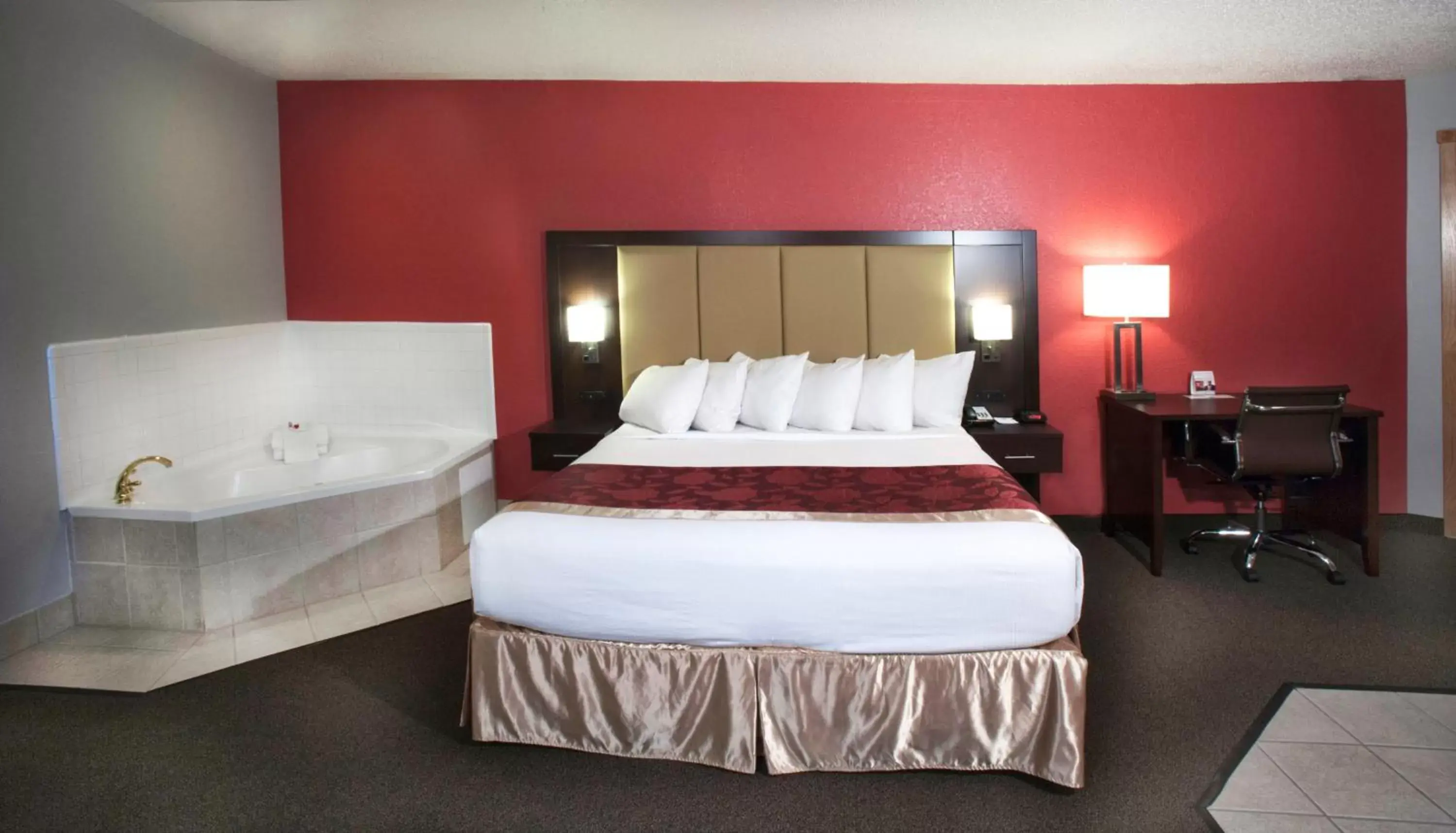 Bed in Ramada by Wyndham Keystone Near Mt Rushmore