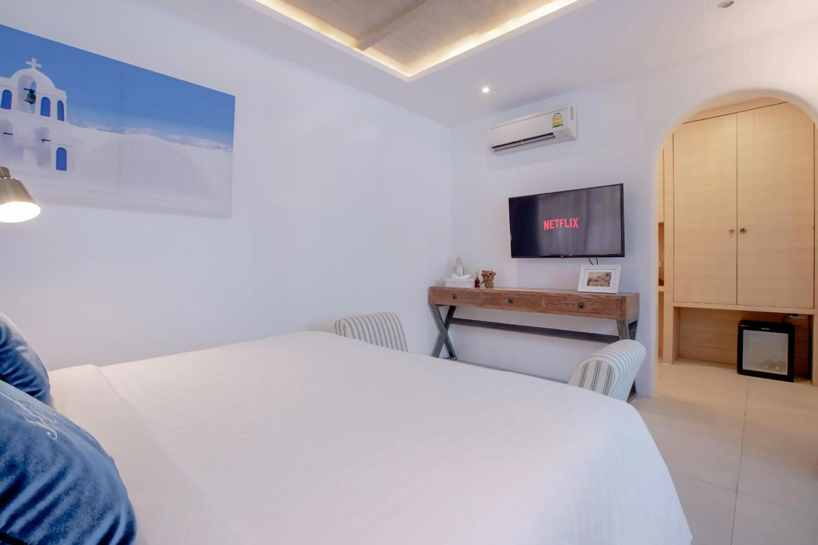 Photo of the whole room, Bed in Costa Beach Residence & Jacuzzi