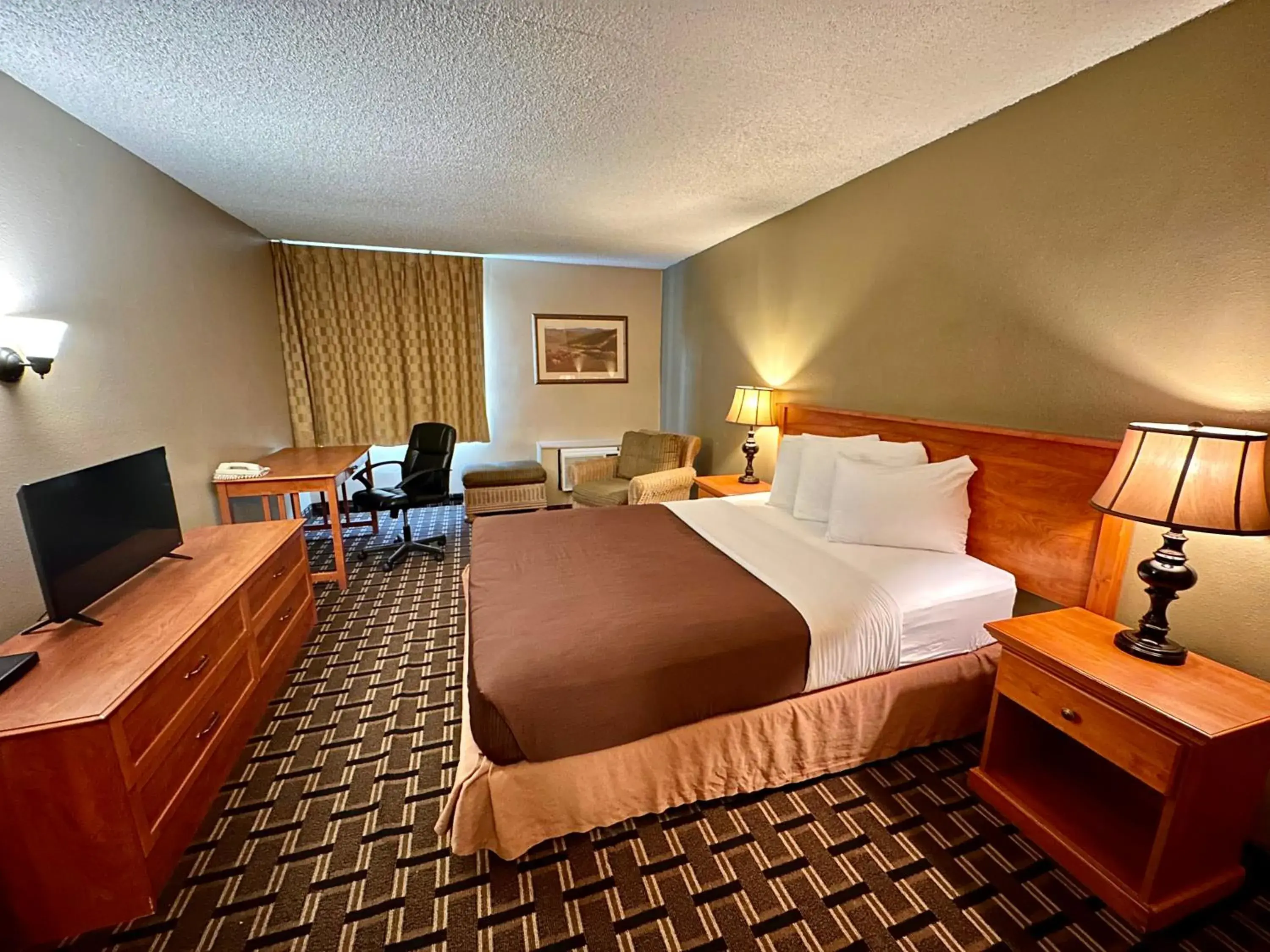 Bedroom, Bed in FairBridge Inn & Suites - Lewiston