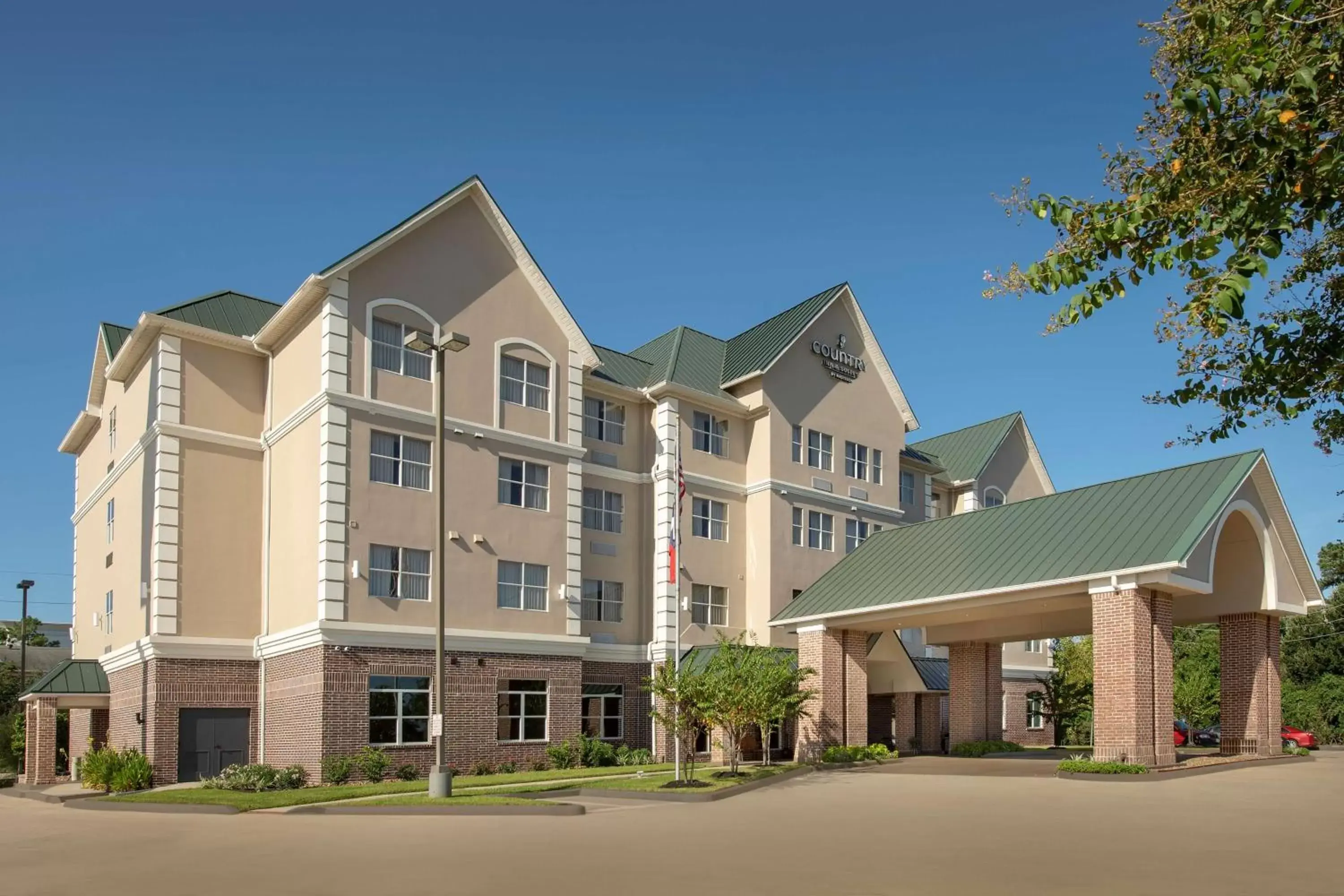 Property building in Country Inn & Suites by Radisson, Houston Intercontinental Airport East, TX