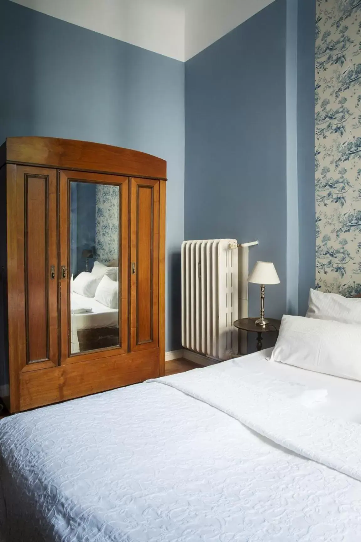 Photo of the whole room, Bed in Art Nouveau Hotel am Kurfürstendamm