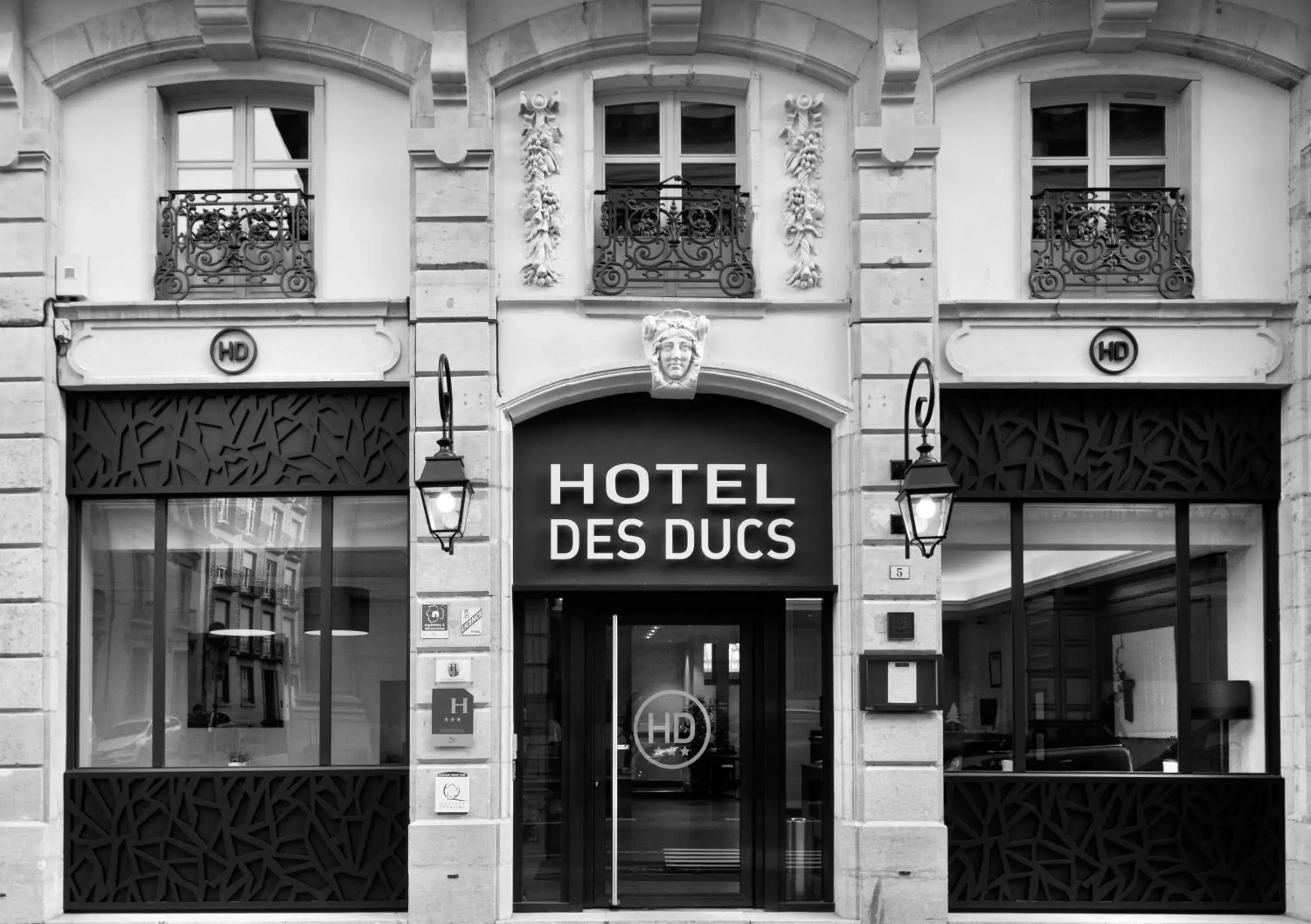 Facade/entrance in Hôtel des Ducs
