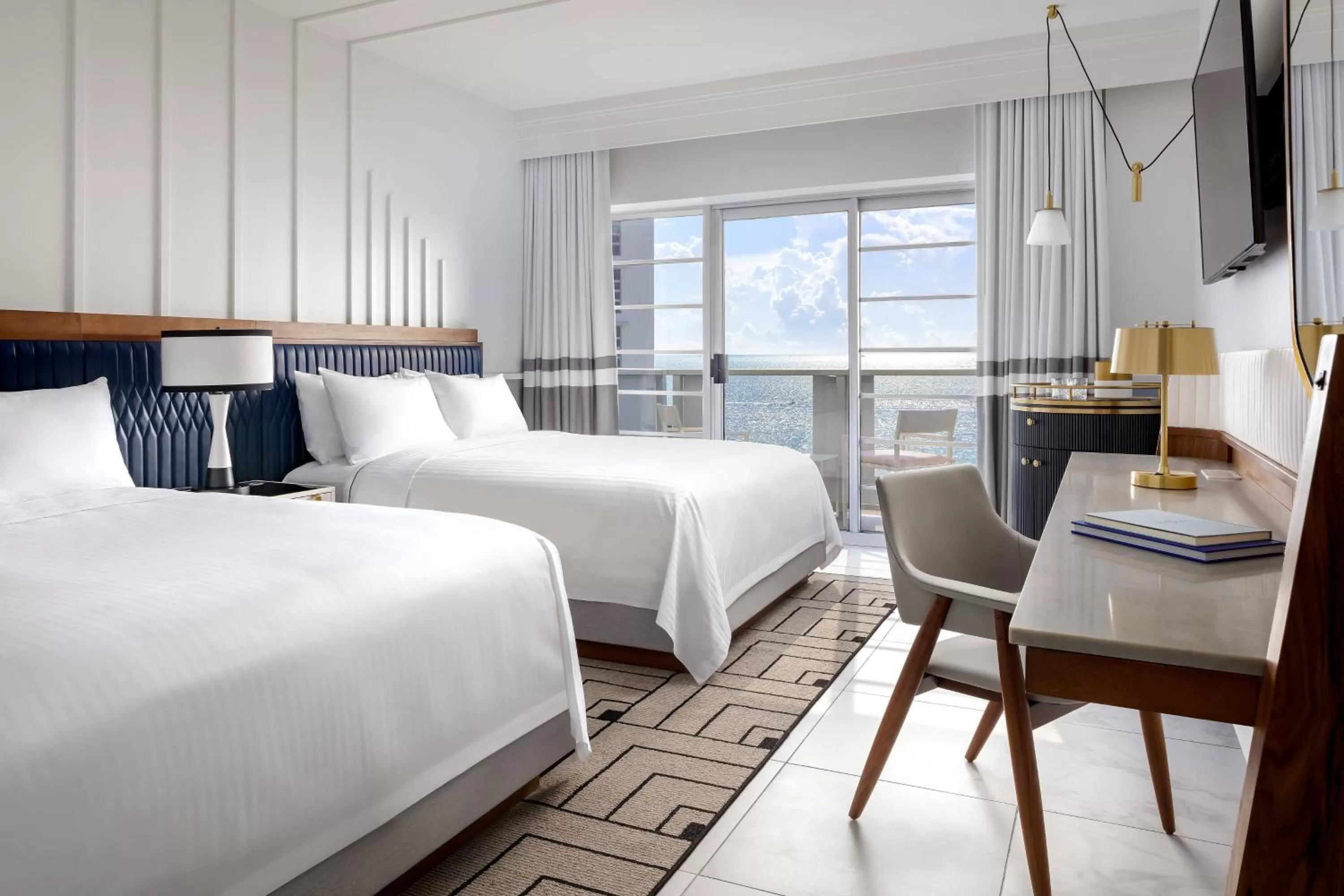 Photo of the whole room, Bed in Cadillac Hotel & Beach Club, Autograph Collection