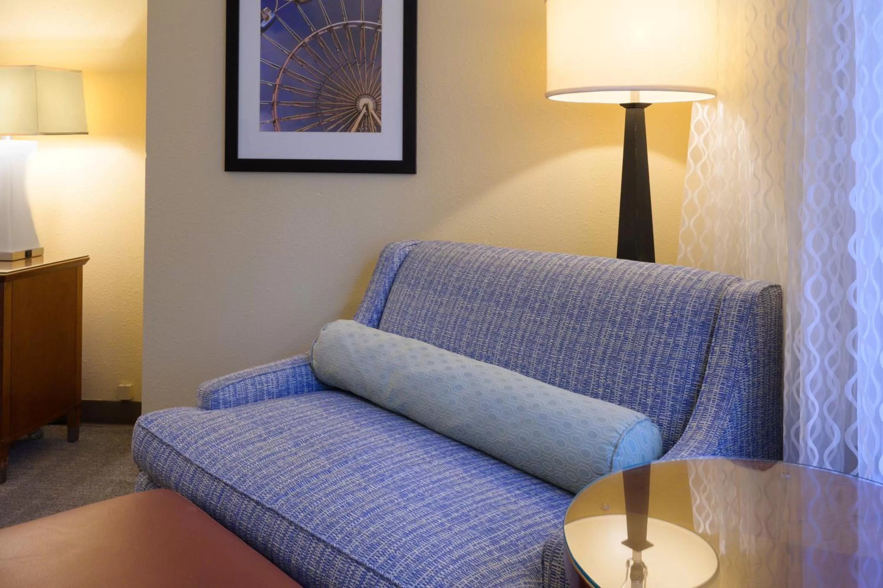 Seating area in Airtel Plaza Hotel