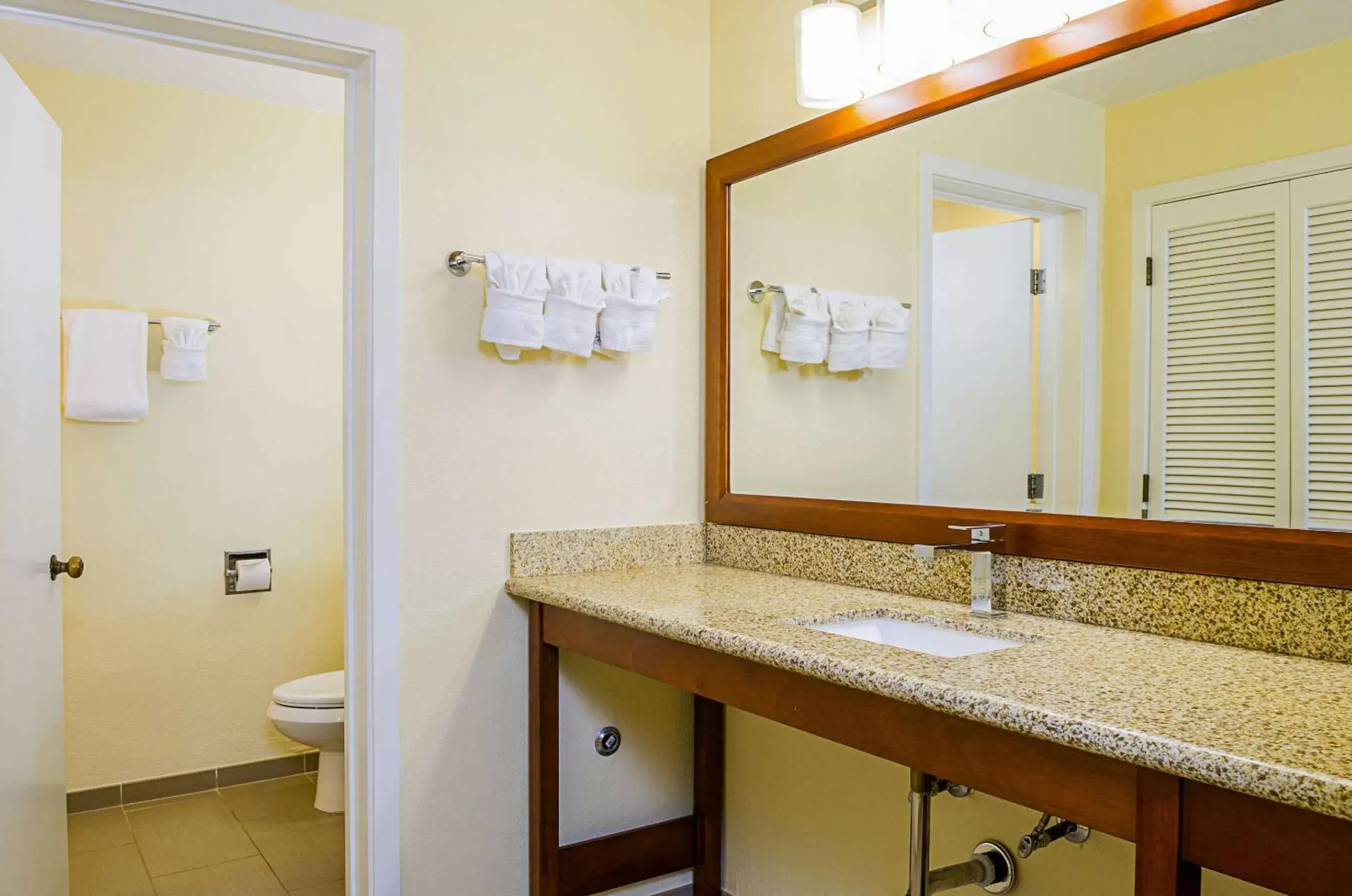 Bathroom in Comfort Inn Monterey Peninsula Airport