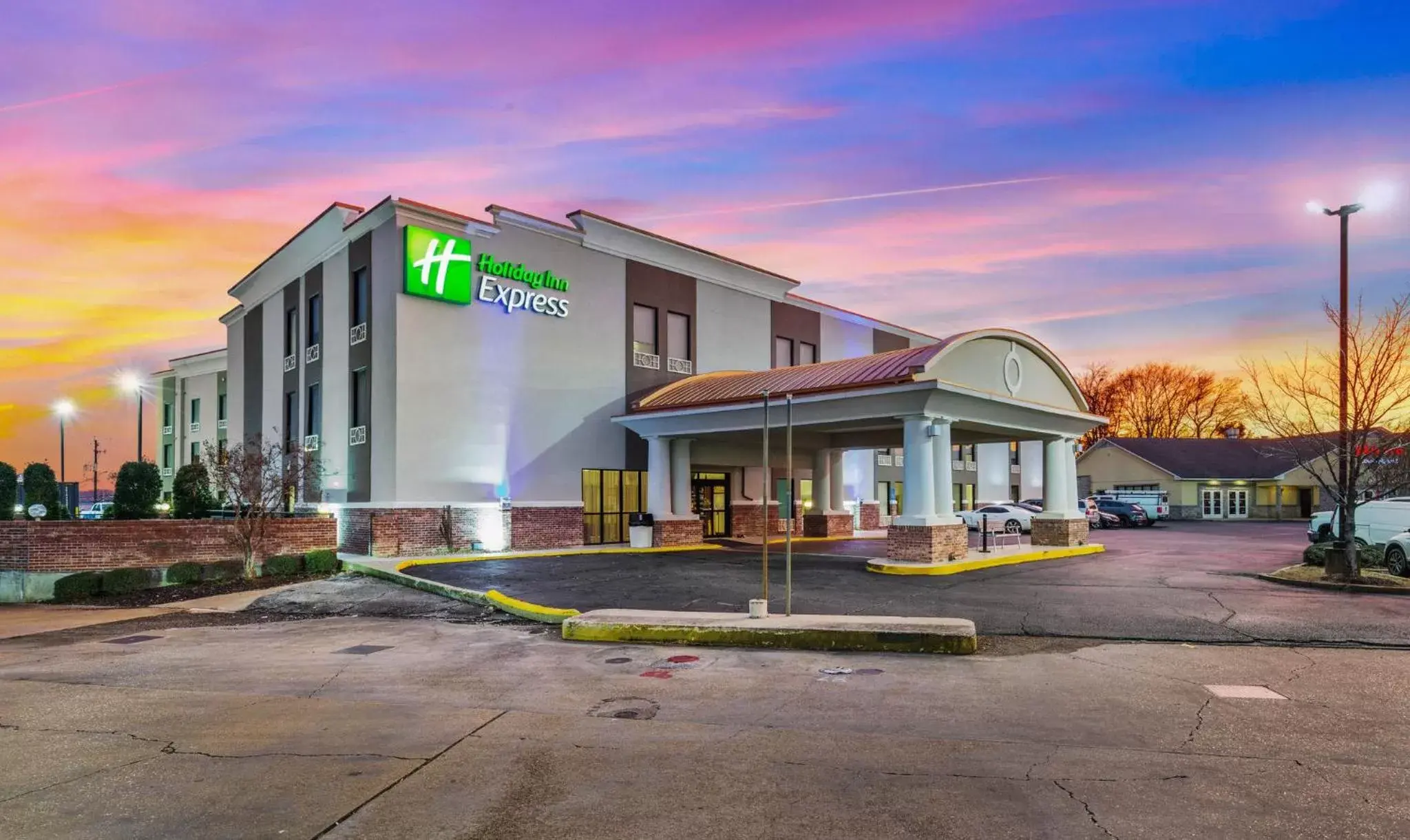 Property Building in Holiday Inn Express New Albany, an IHG Hotel