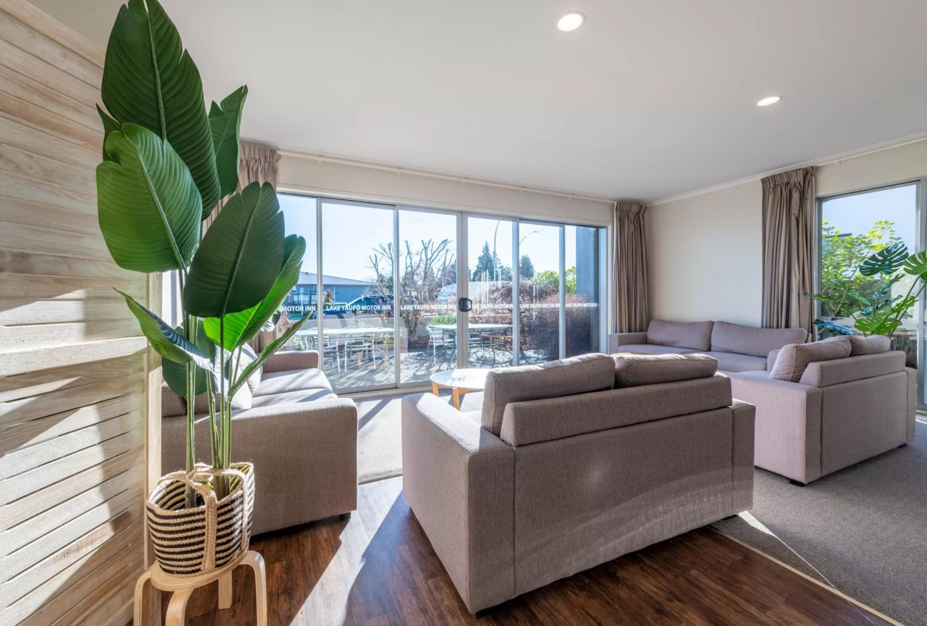 Meeting/conference room in Lake Taupo Motor Inn