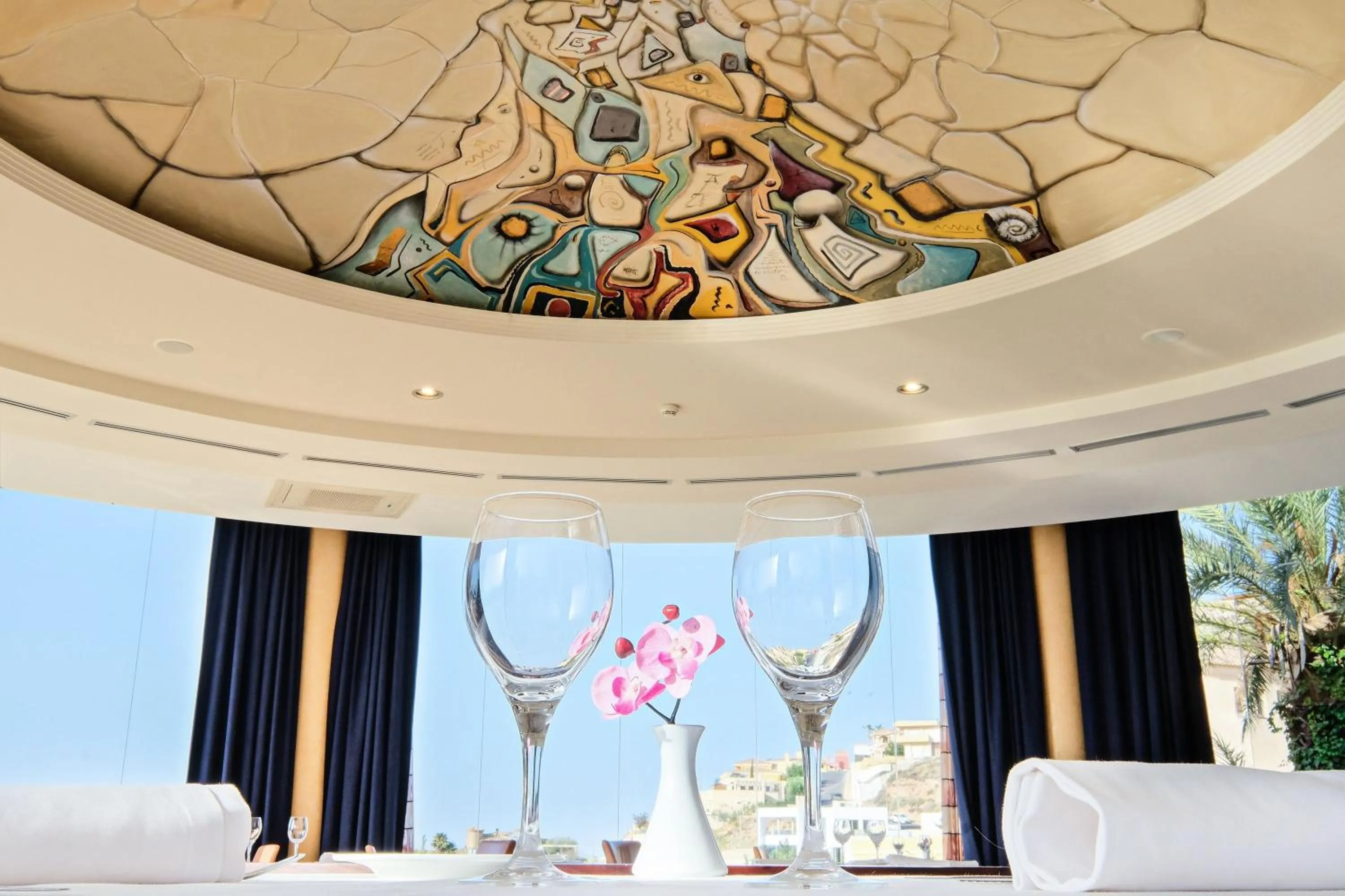 Restaurant/places to eat in Envía Almería Apartments Spa & Golf