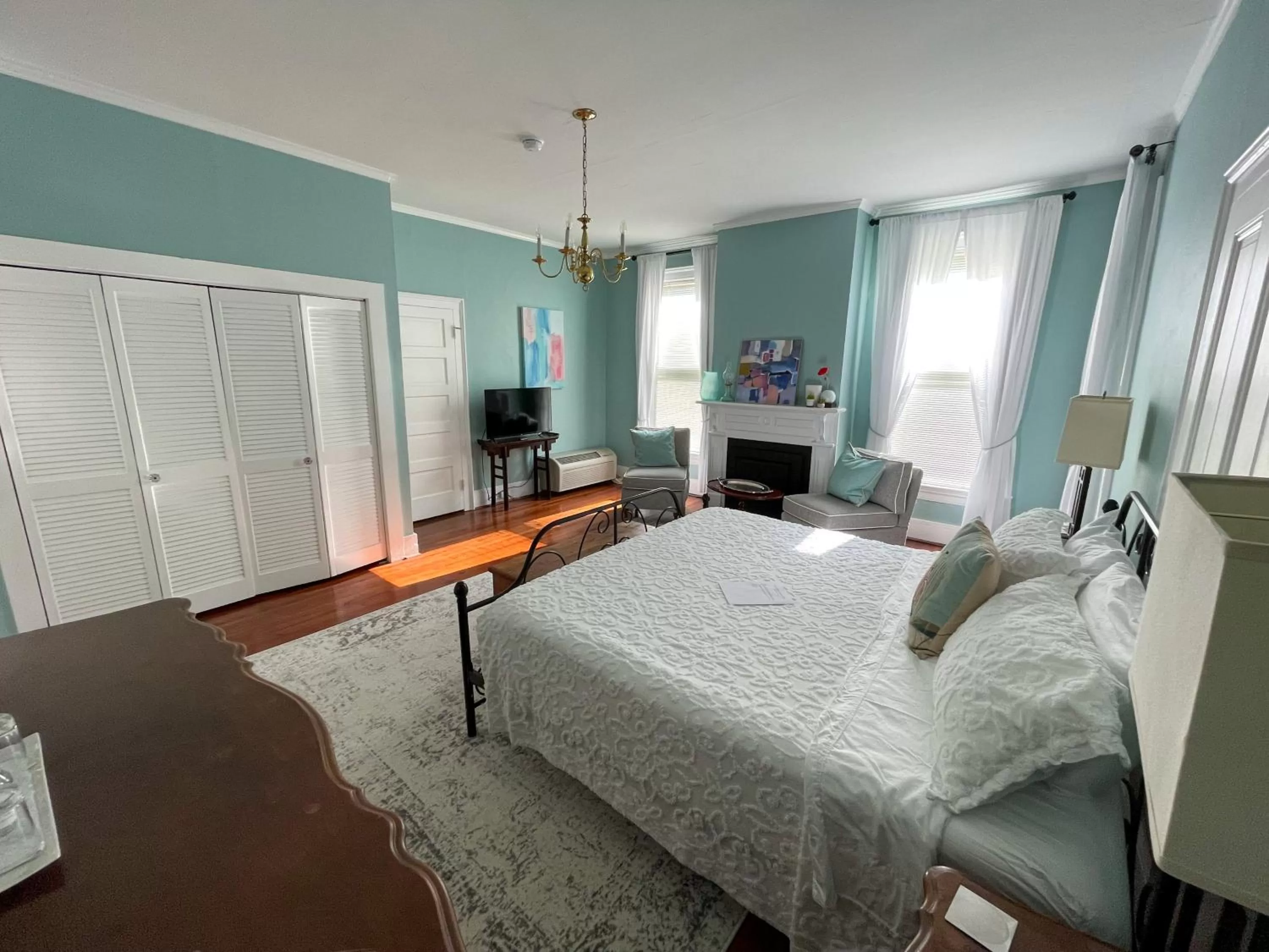 Photo of the whole room in Meadows Inn