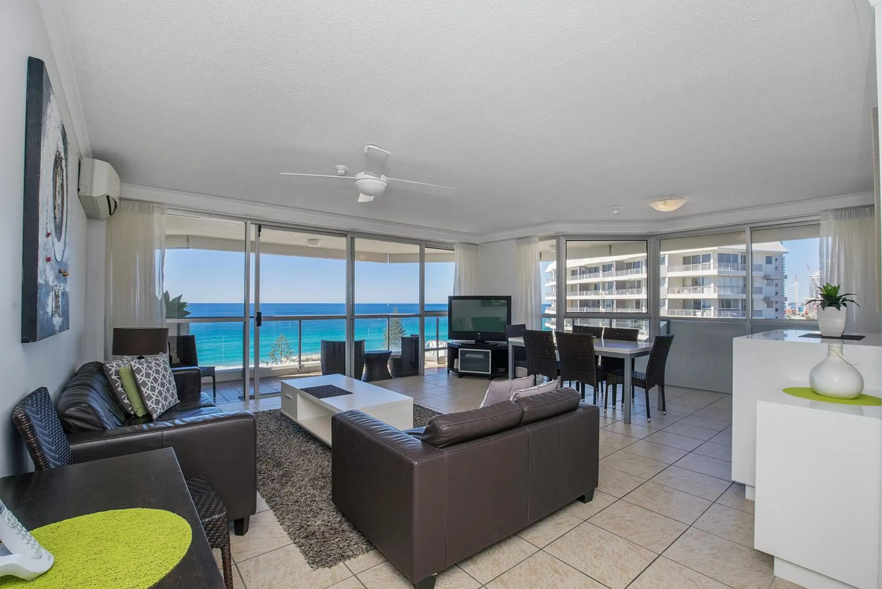 Living room, Seating Area in Baronnet Apartments