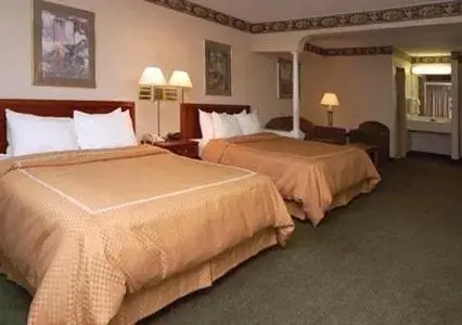 Queen Suite with Two Queen Beds - Non-Smoking in Comfort Suites Grandville