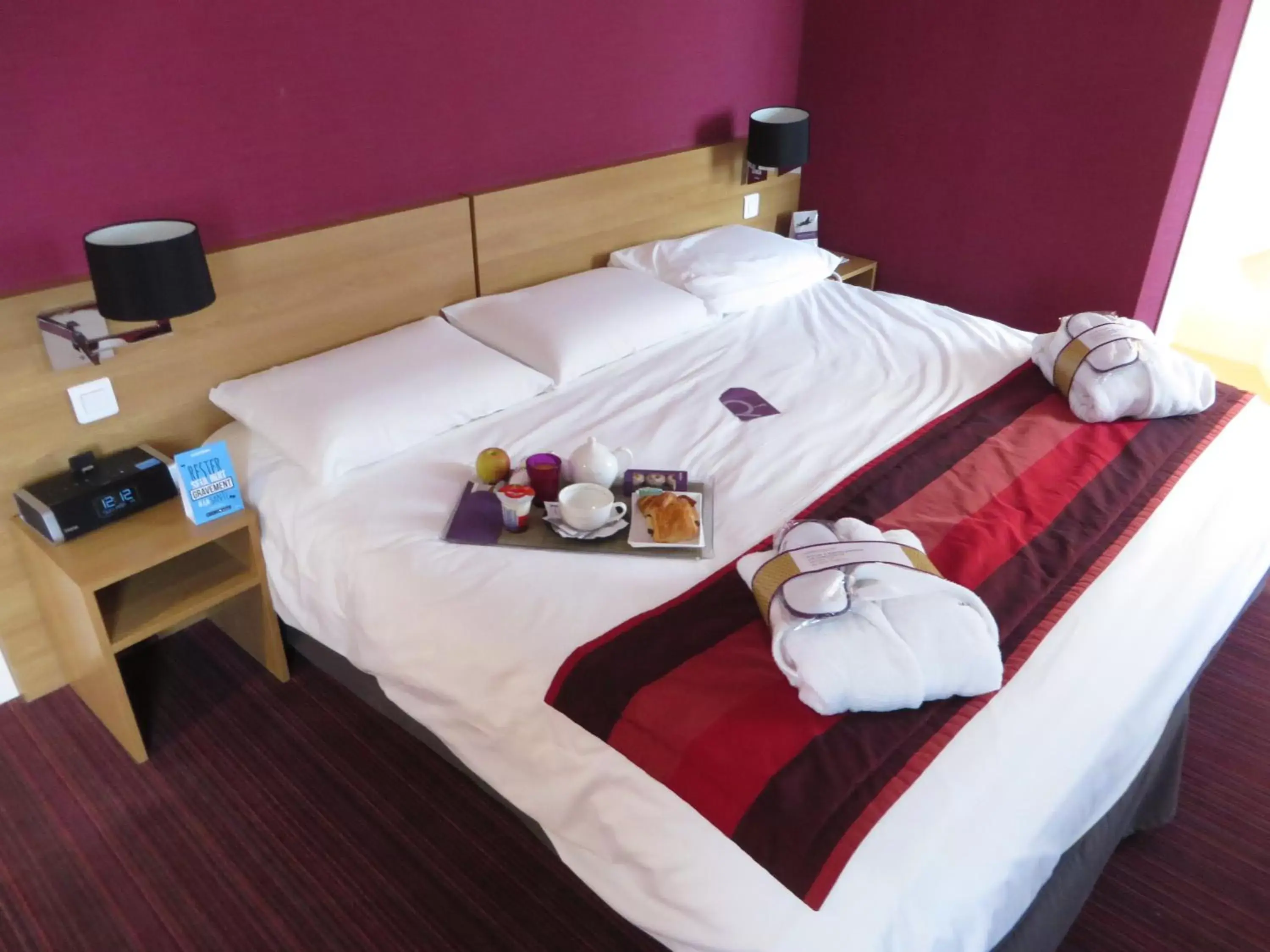 Photo of the whole room, Bed in Mercure Hexagone Luxeuil