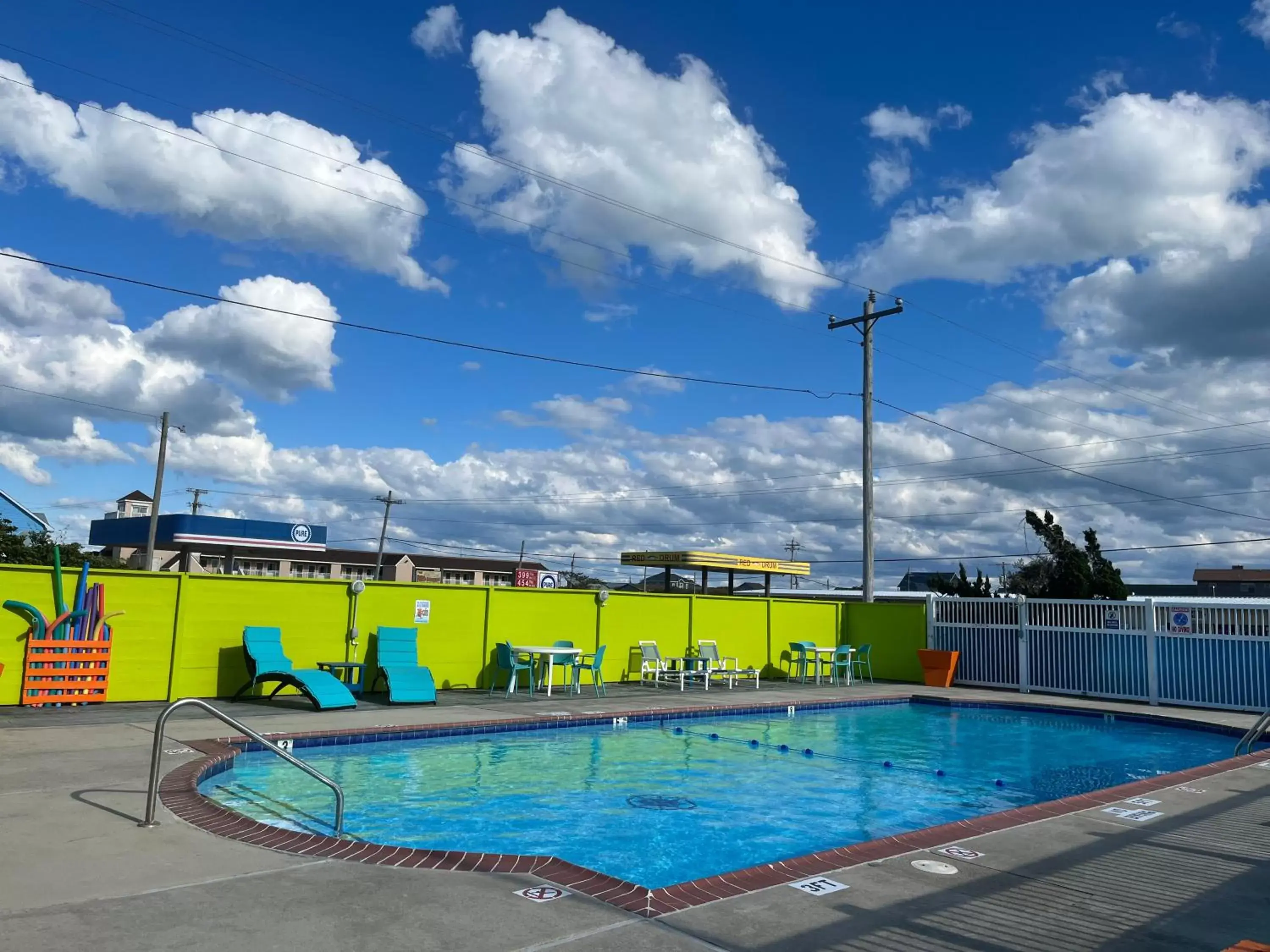 Swimming Pool in Swell Motel