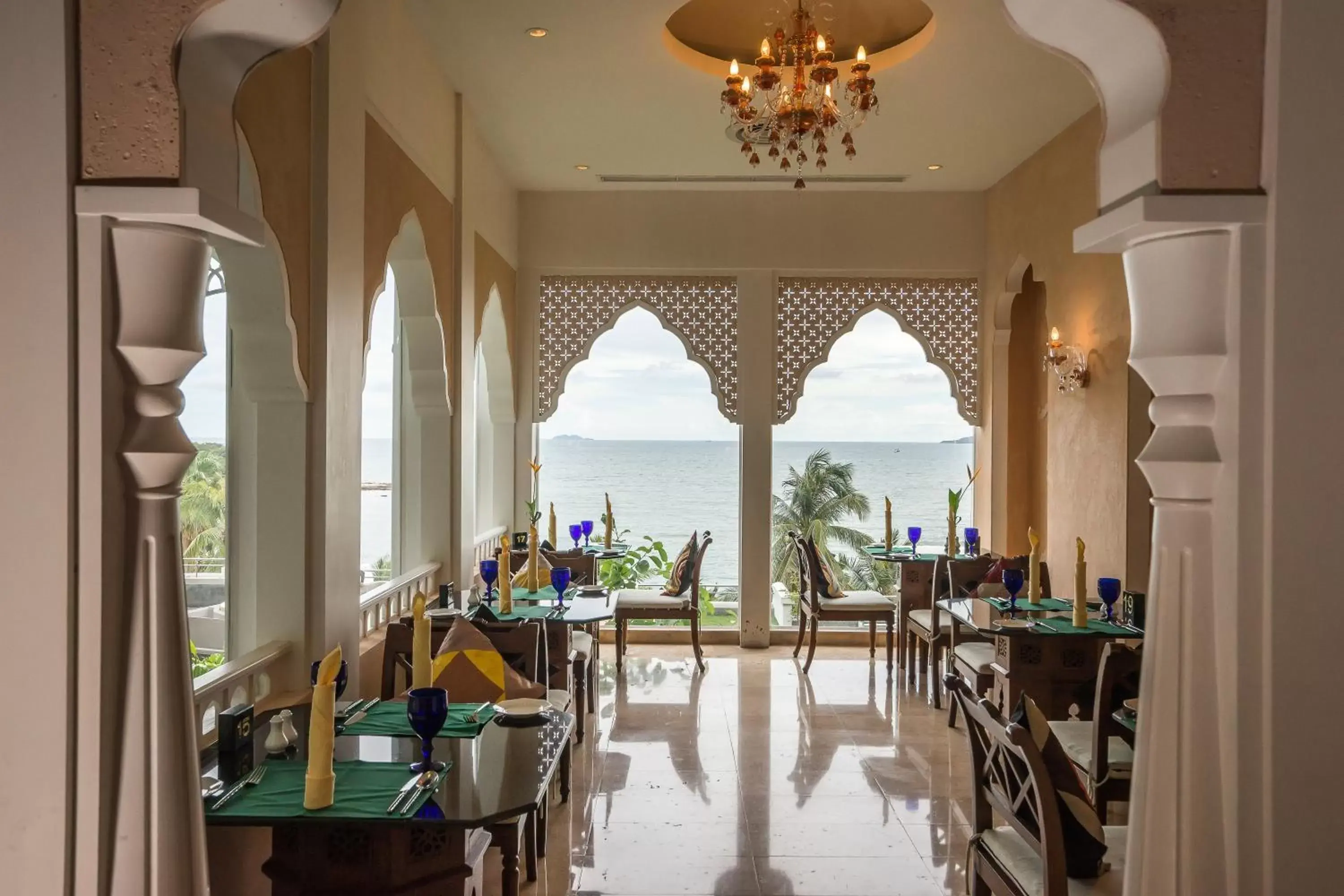 Restaurant/places to eat in Royal Cliff Beach Hotel Pattaya