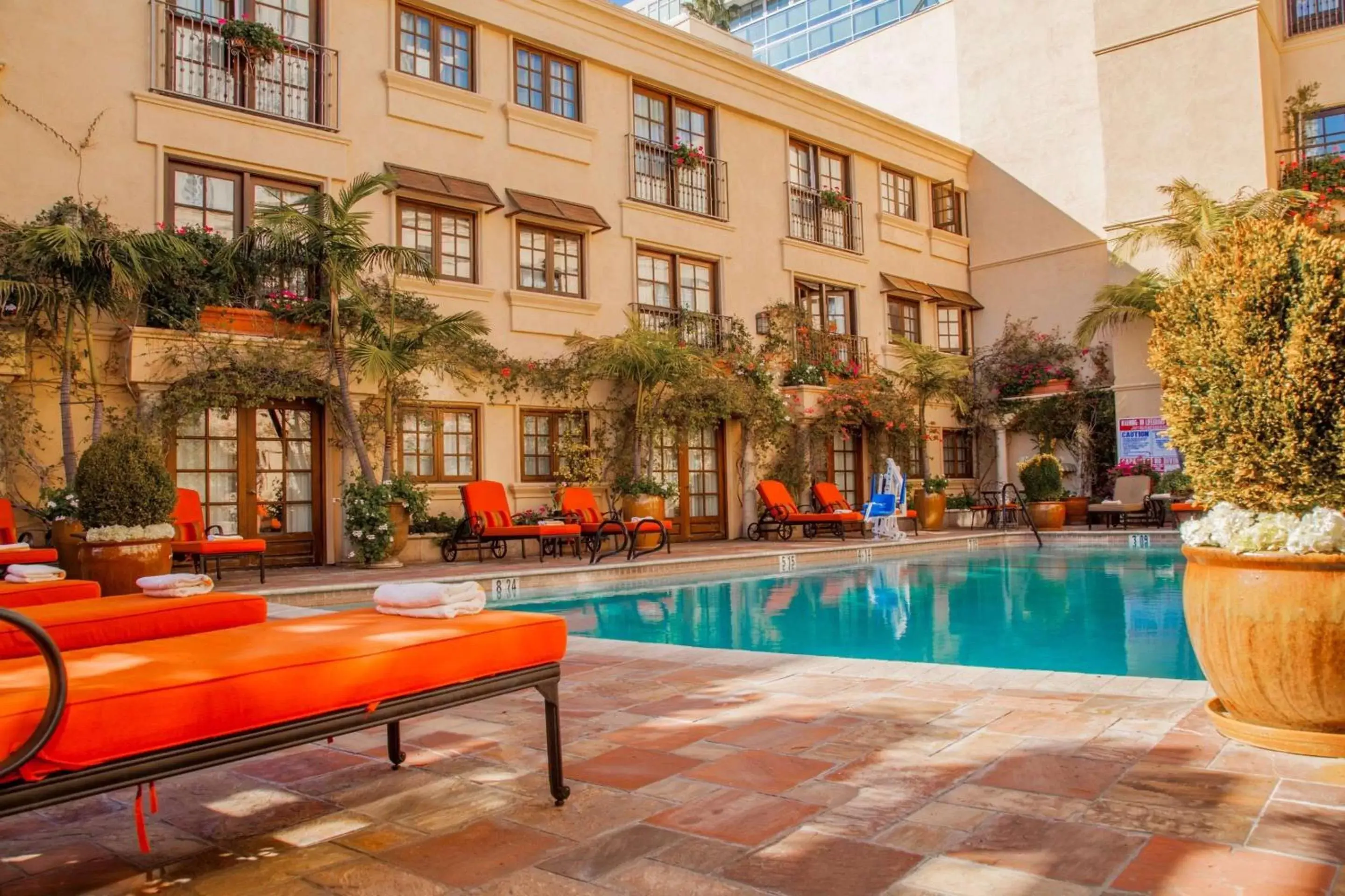 Property building, Swimming Pool in Best Western Plus Sunset Plaza Hotel